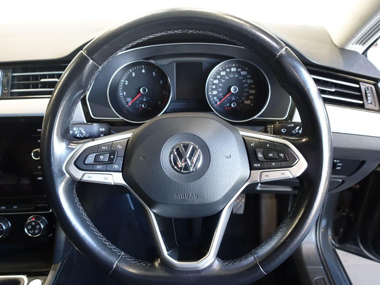 Volkswagen Passat - Image 18