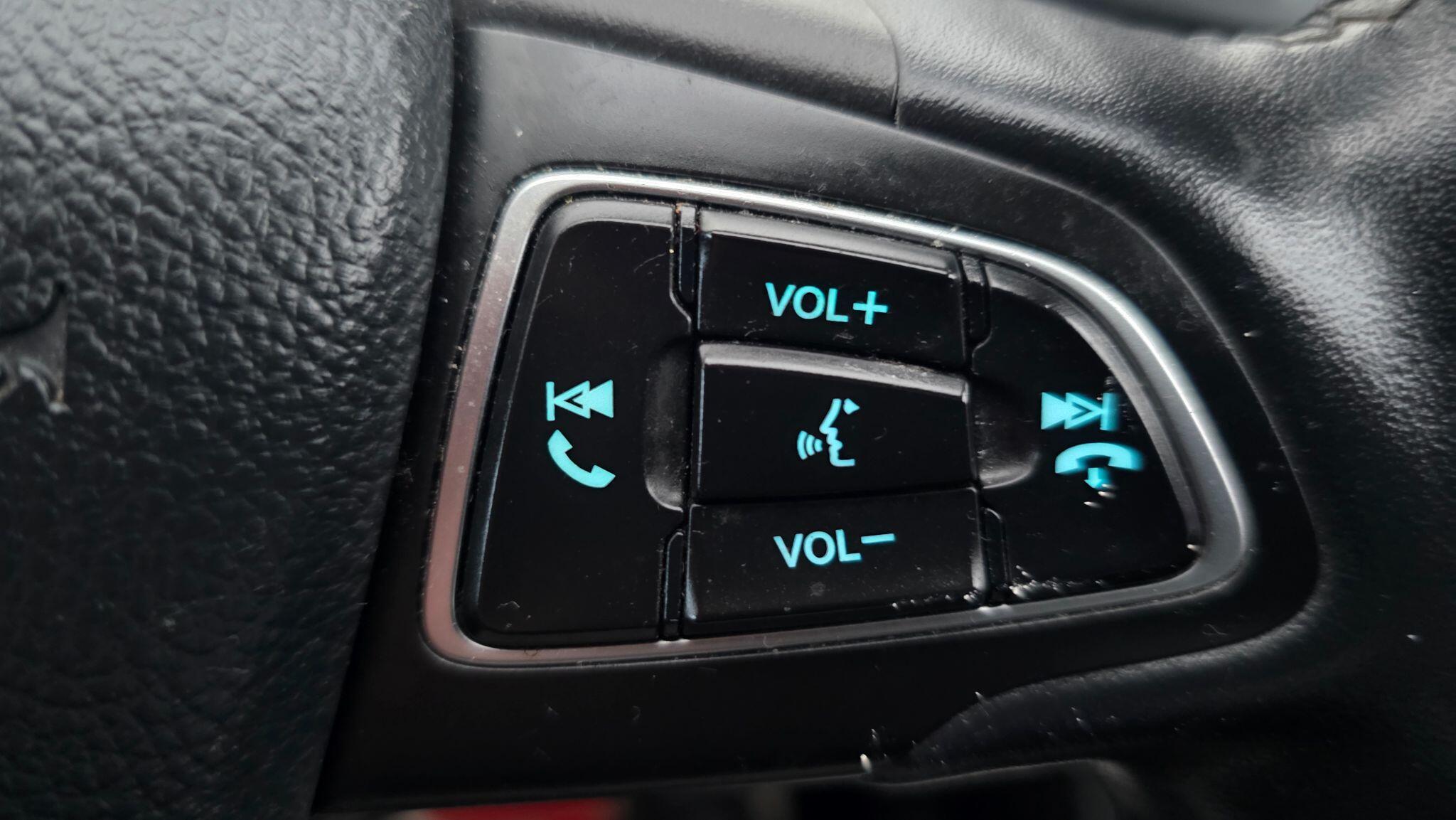 Ford Kuga - Image 31