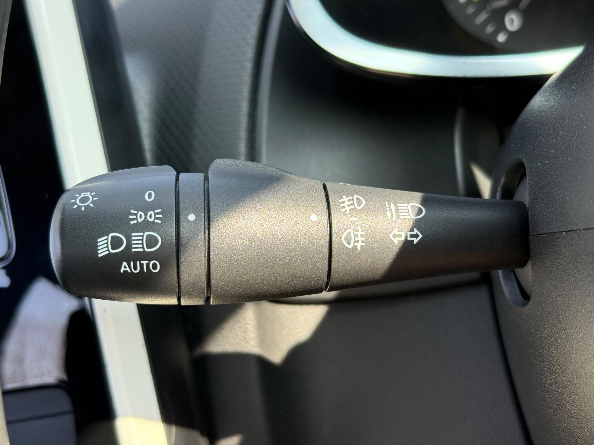 Renault Clio - Image 28