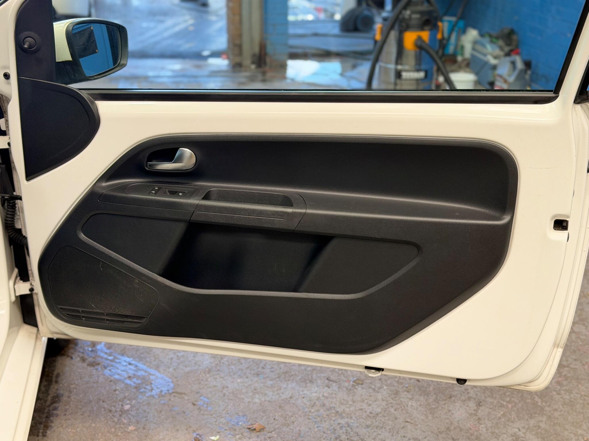 Volkswagen up! - Image 16