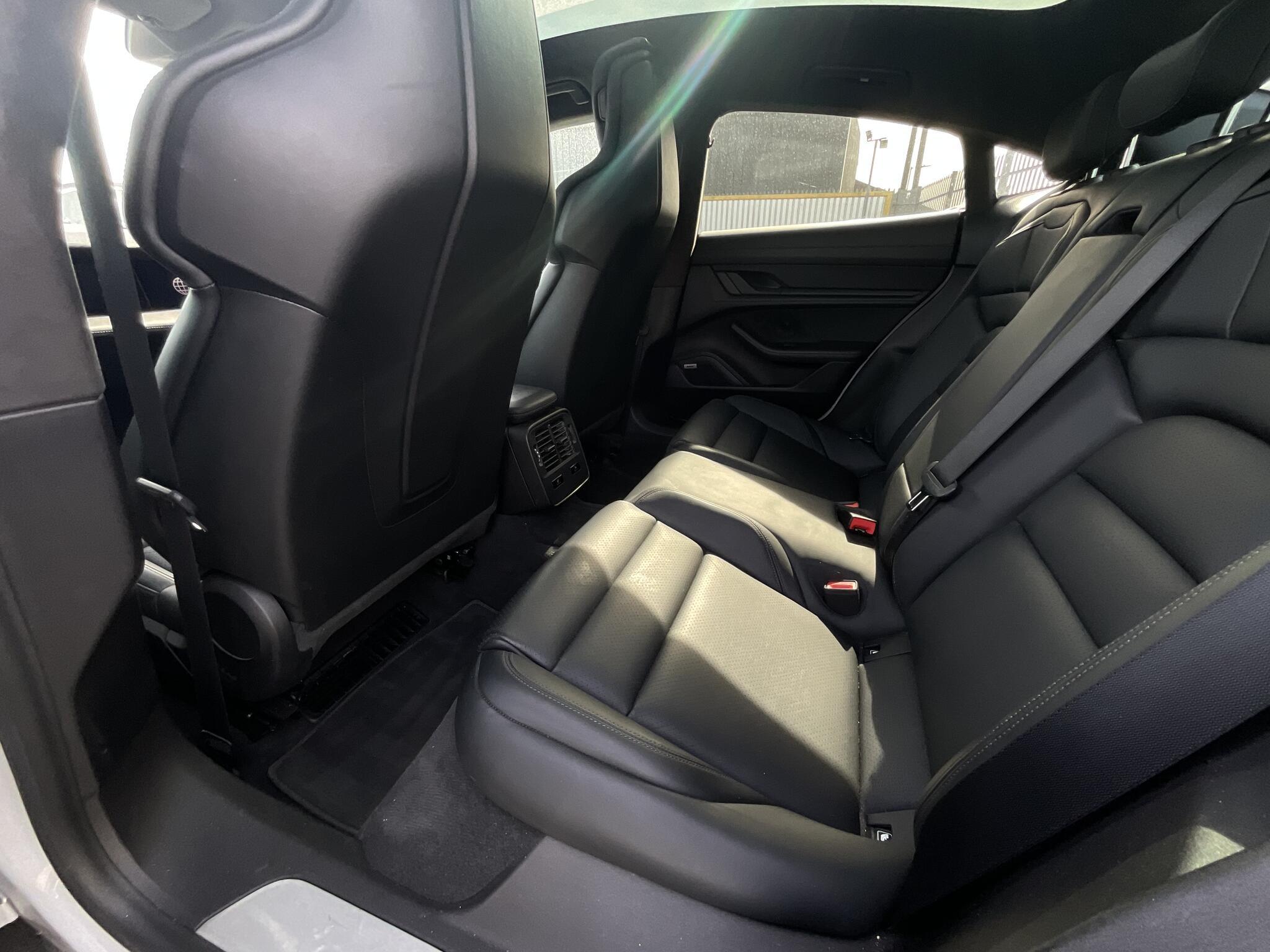 Porsche Taycan - Image 8