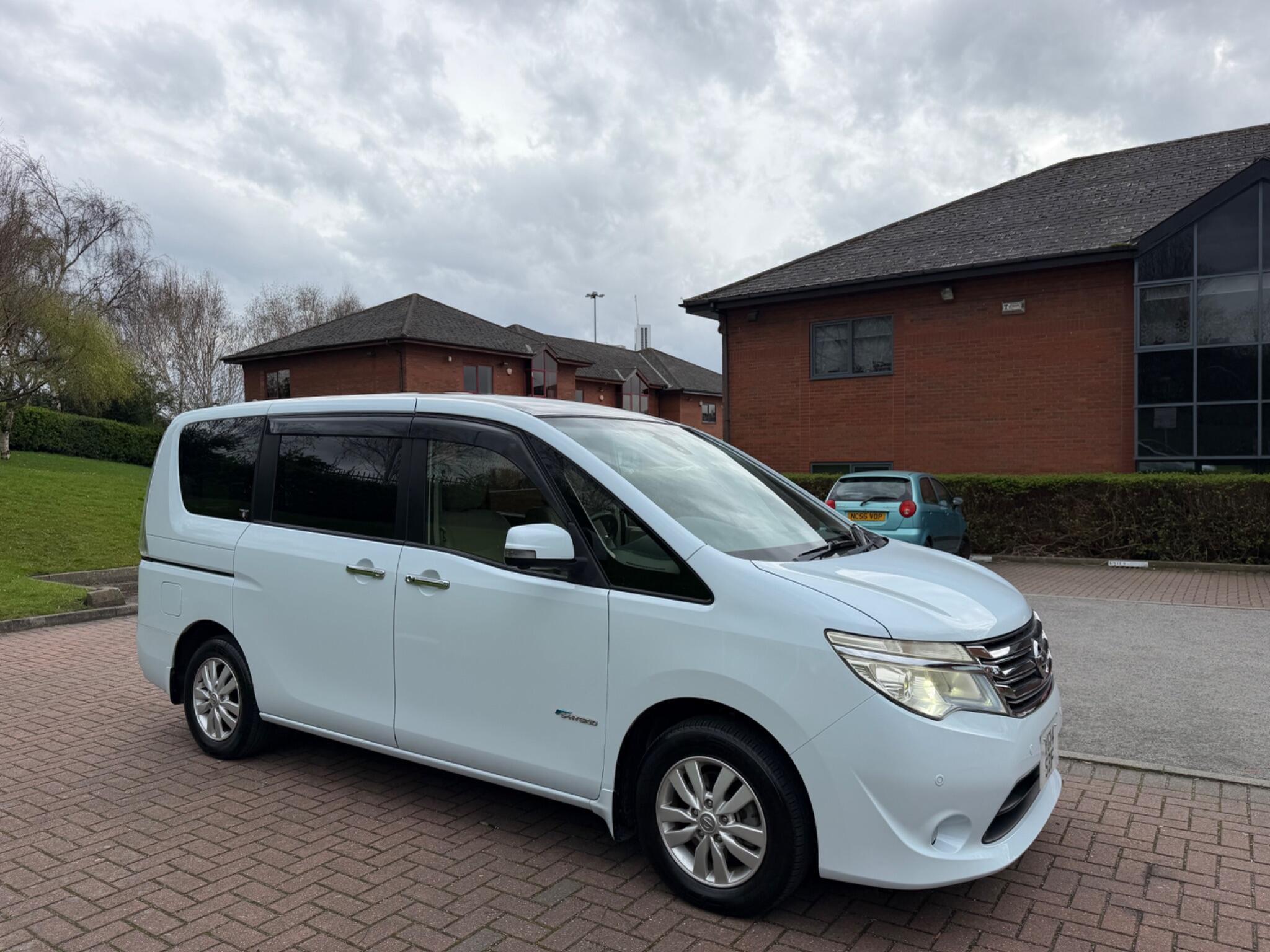 Nissan Serena - Image 9