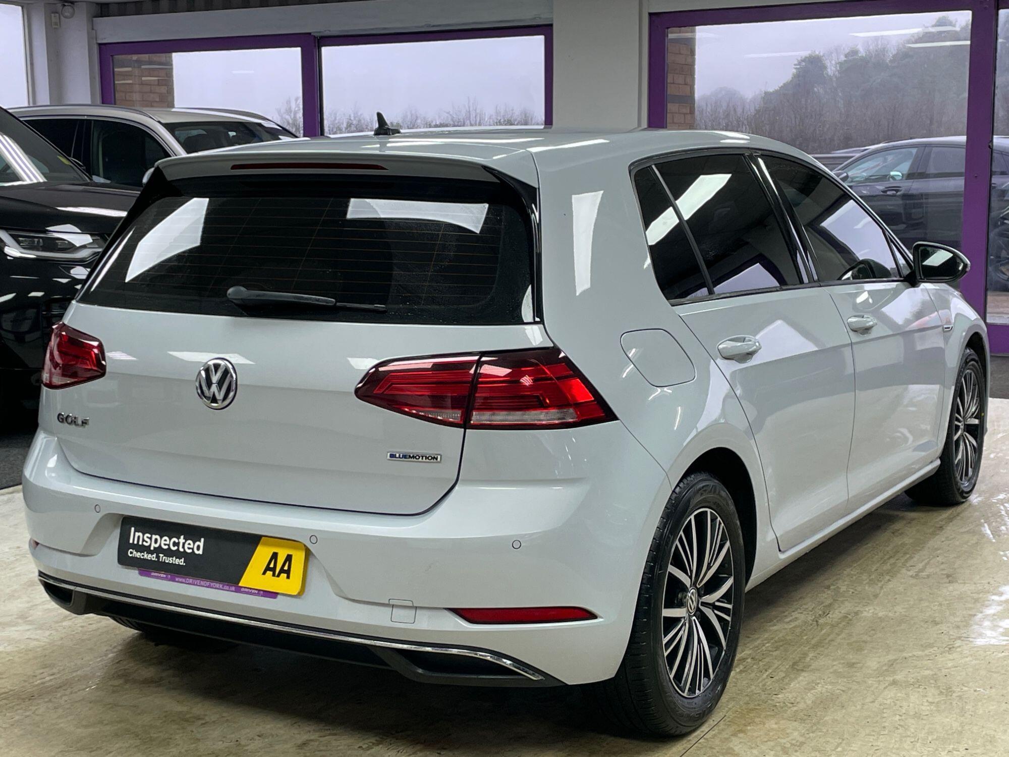 Volkswagen Golf - Image 11