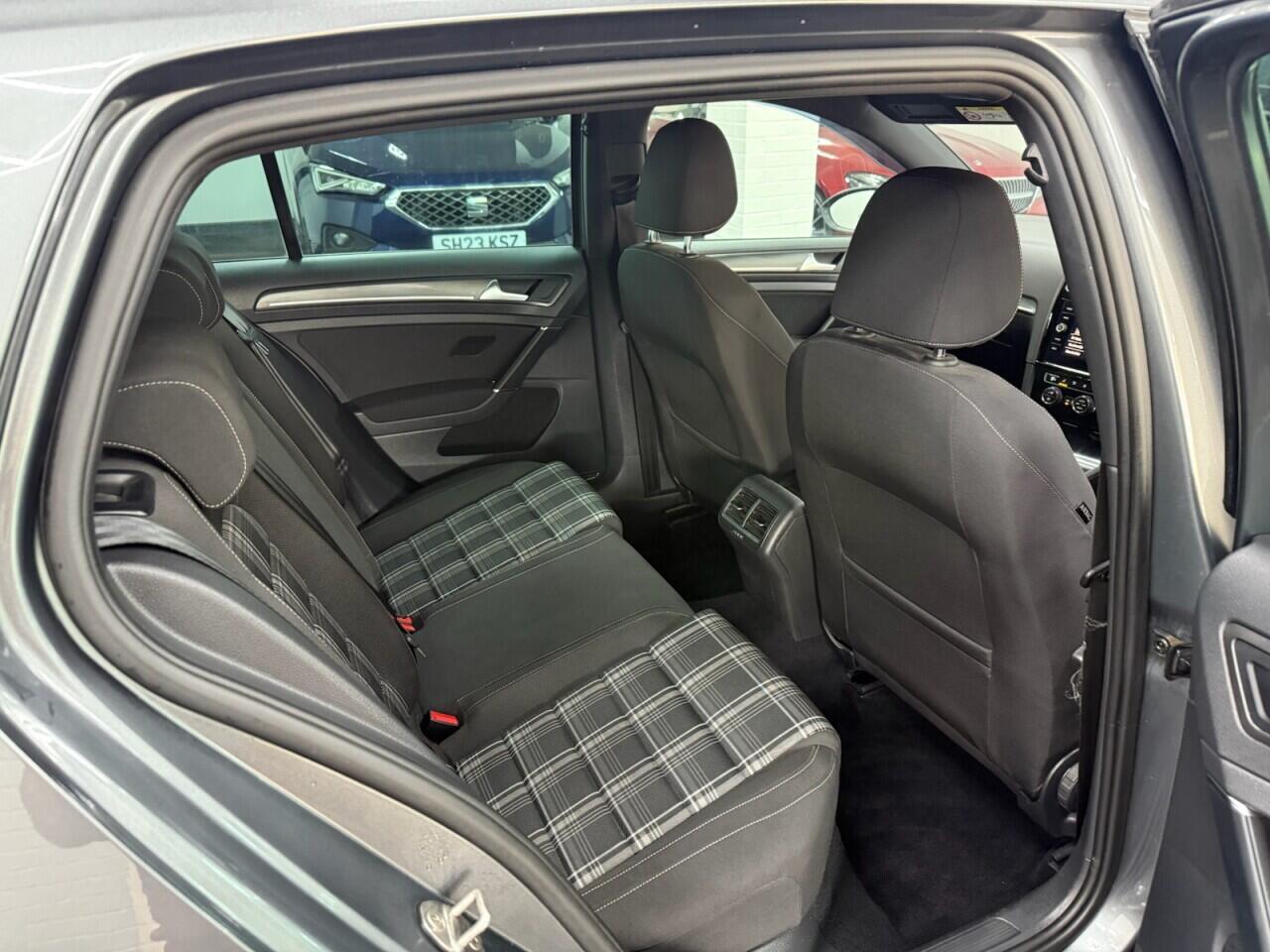 Volkswagen Golf - Image 16