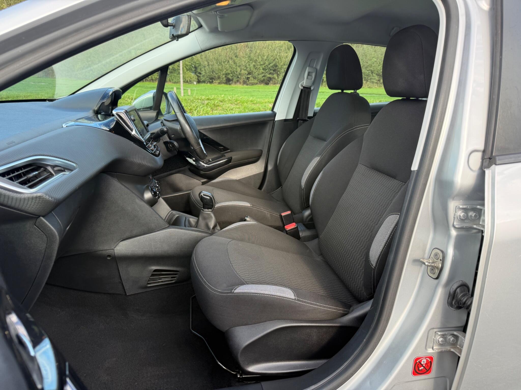 Peugeot 208 - Image 12