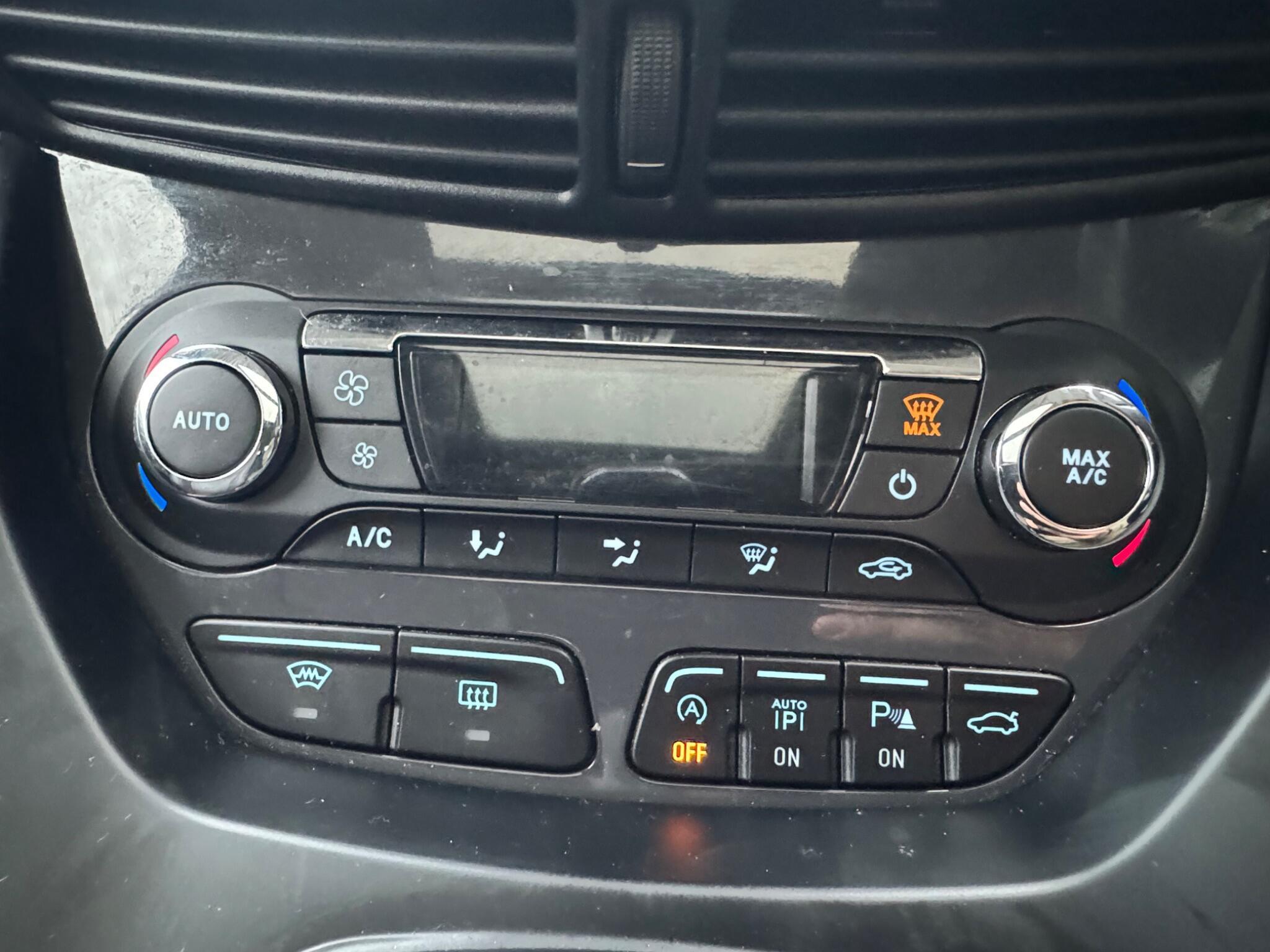 Ford Kuga - Image 11