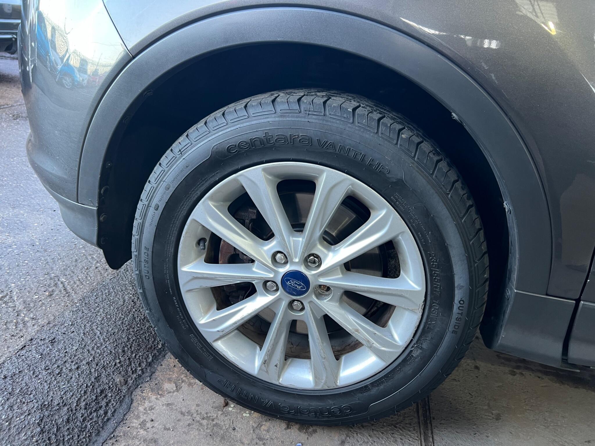 Ford Kuga - Image 19