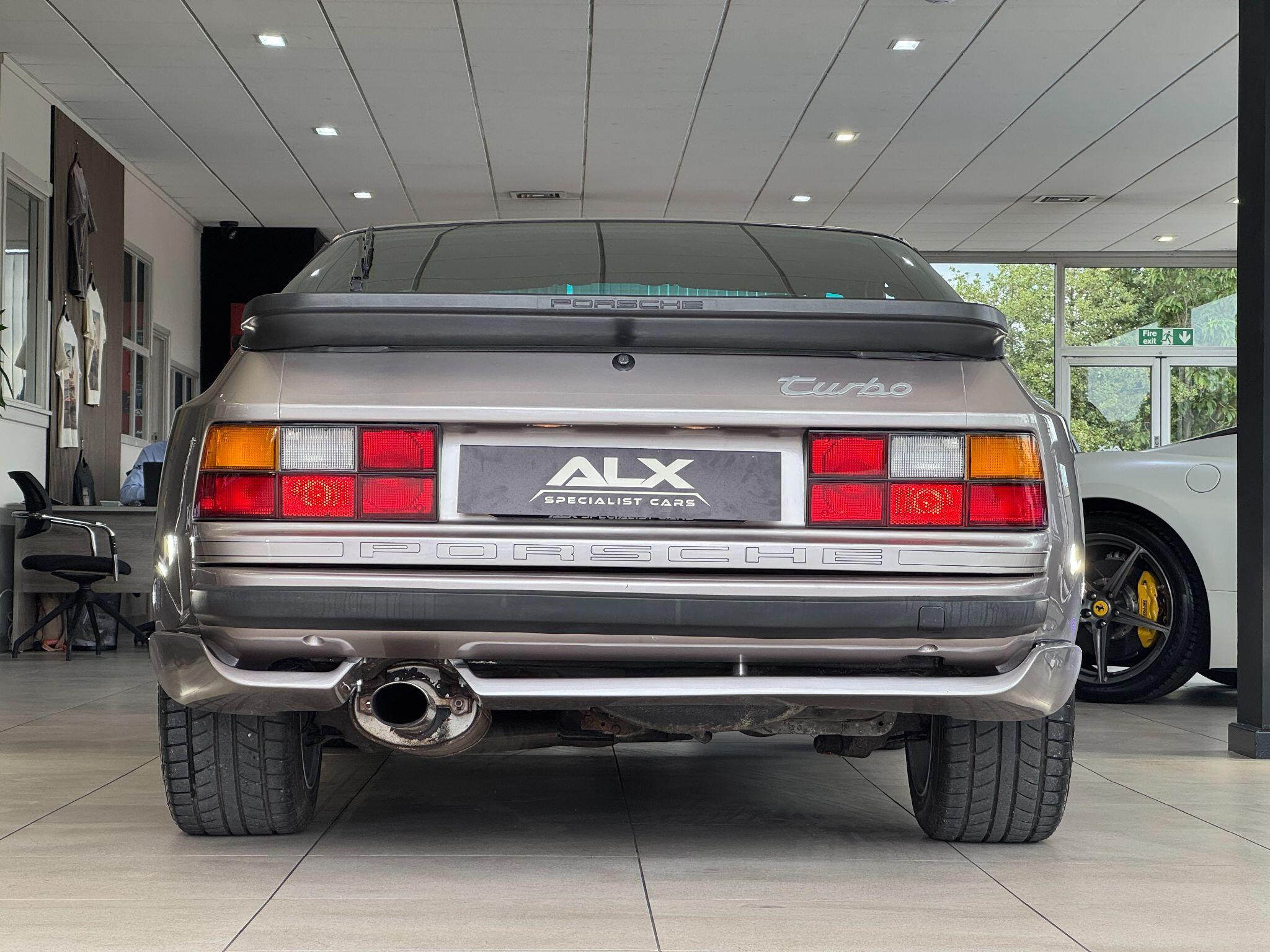 Porsche 944 - Image 12