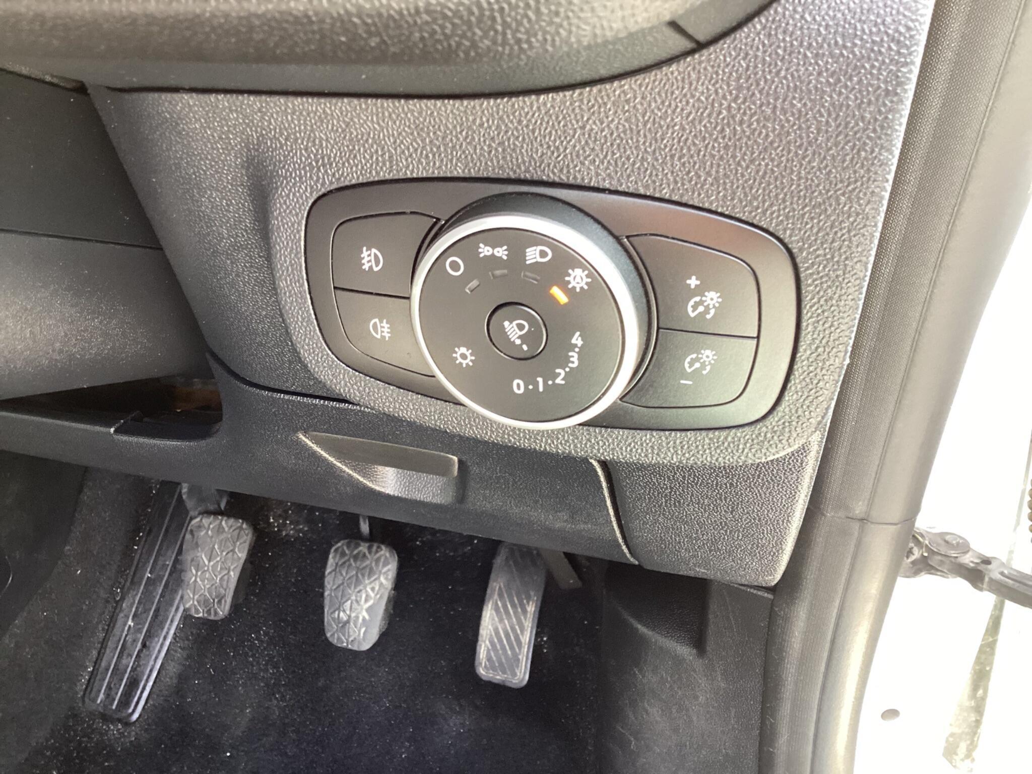 Ford Fiesta Van - Image 18
