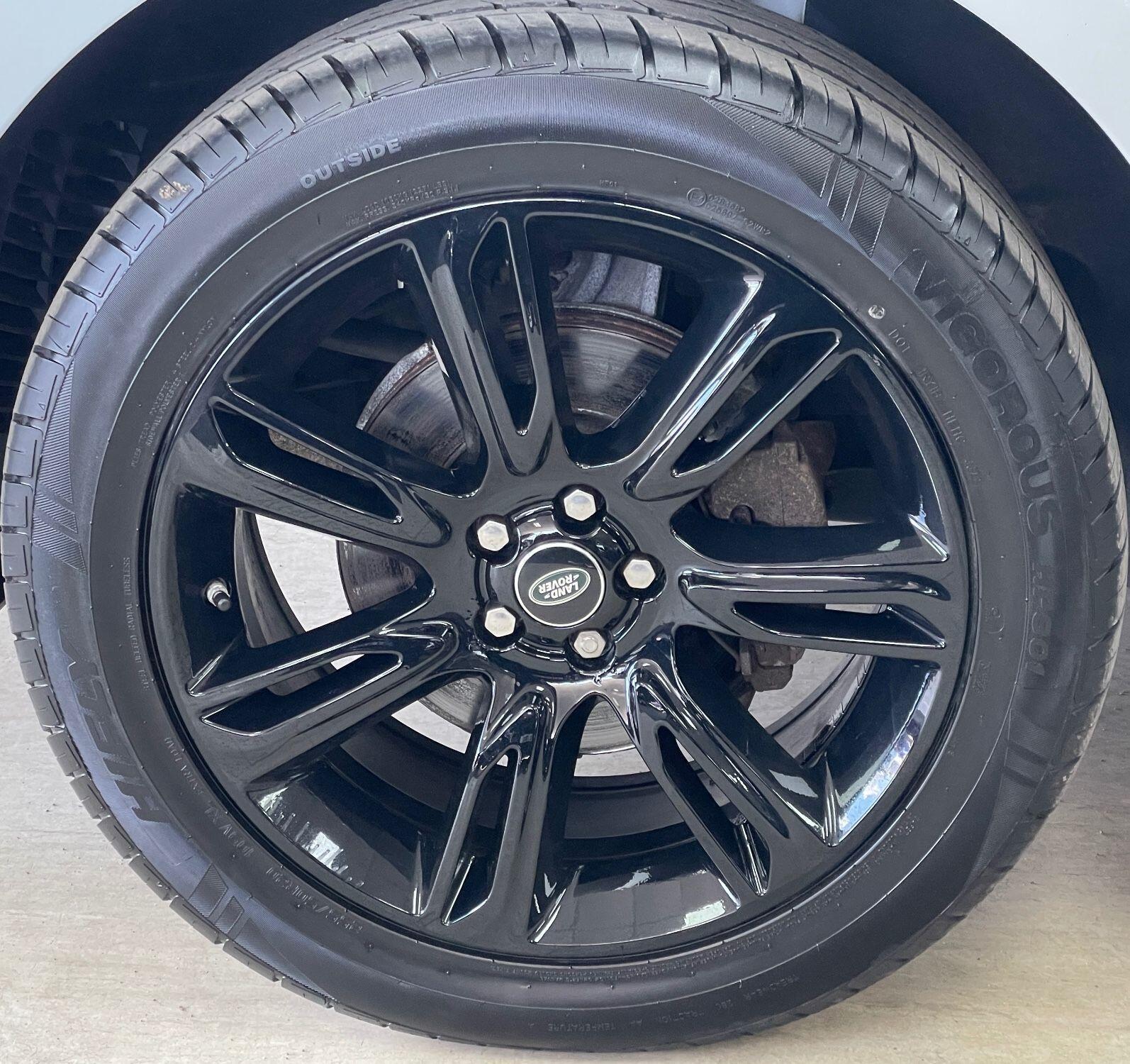 Land Rover Range Rover Velar - Image 17