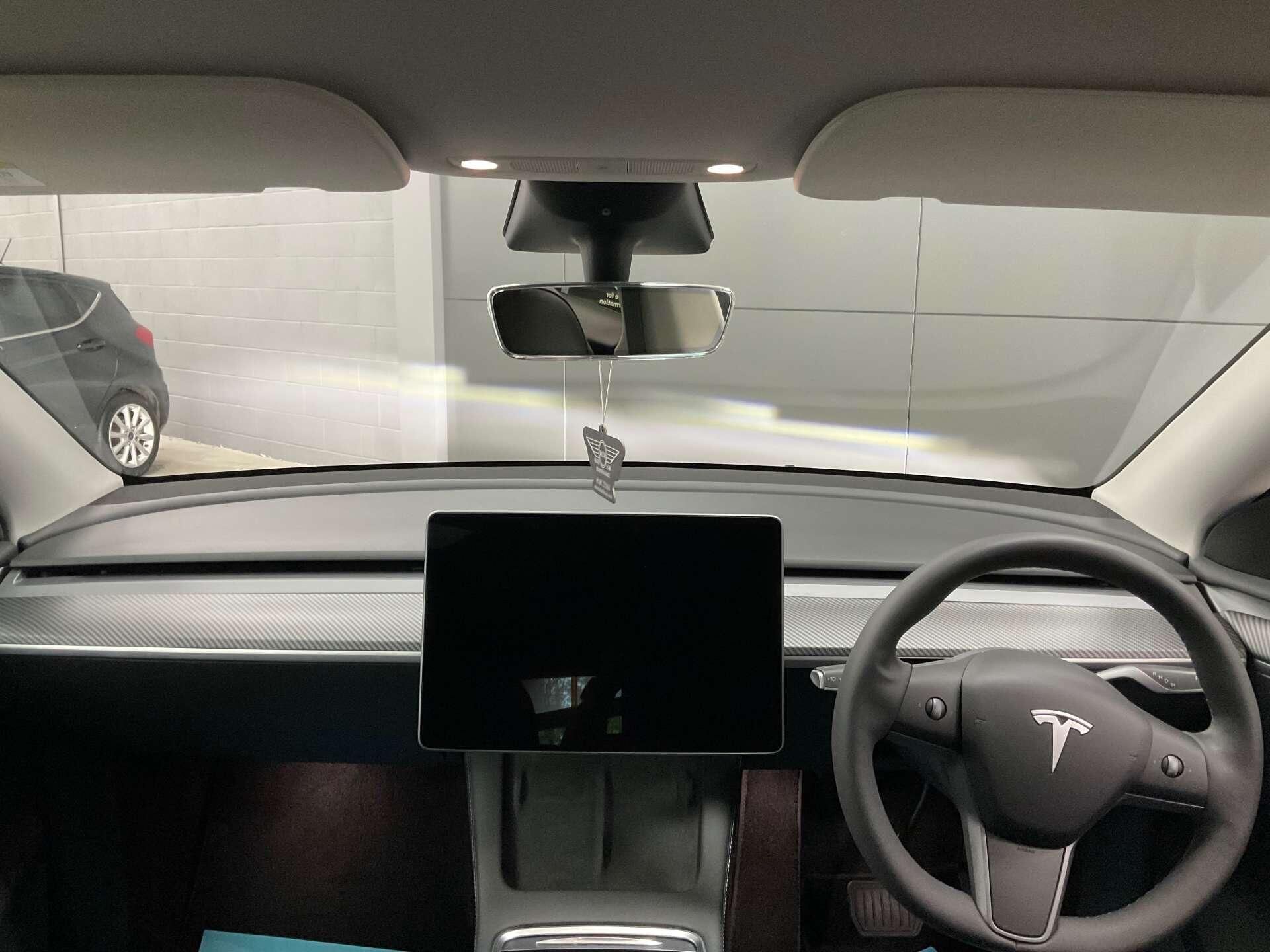 Tesla Model Y - Image 13