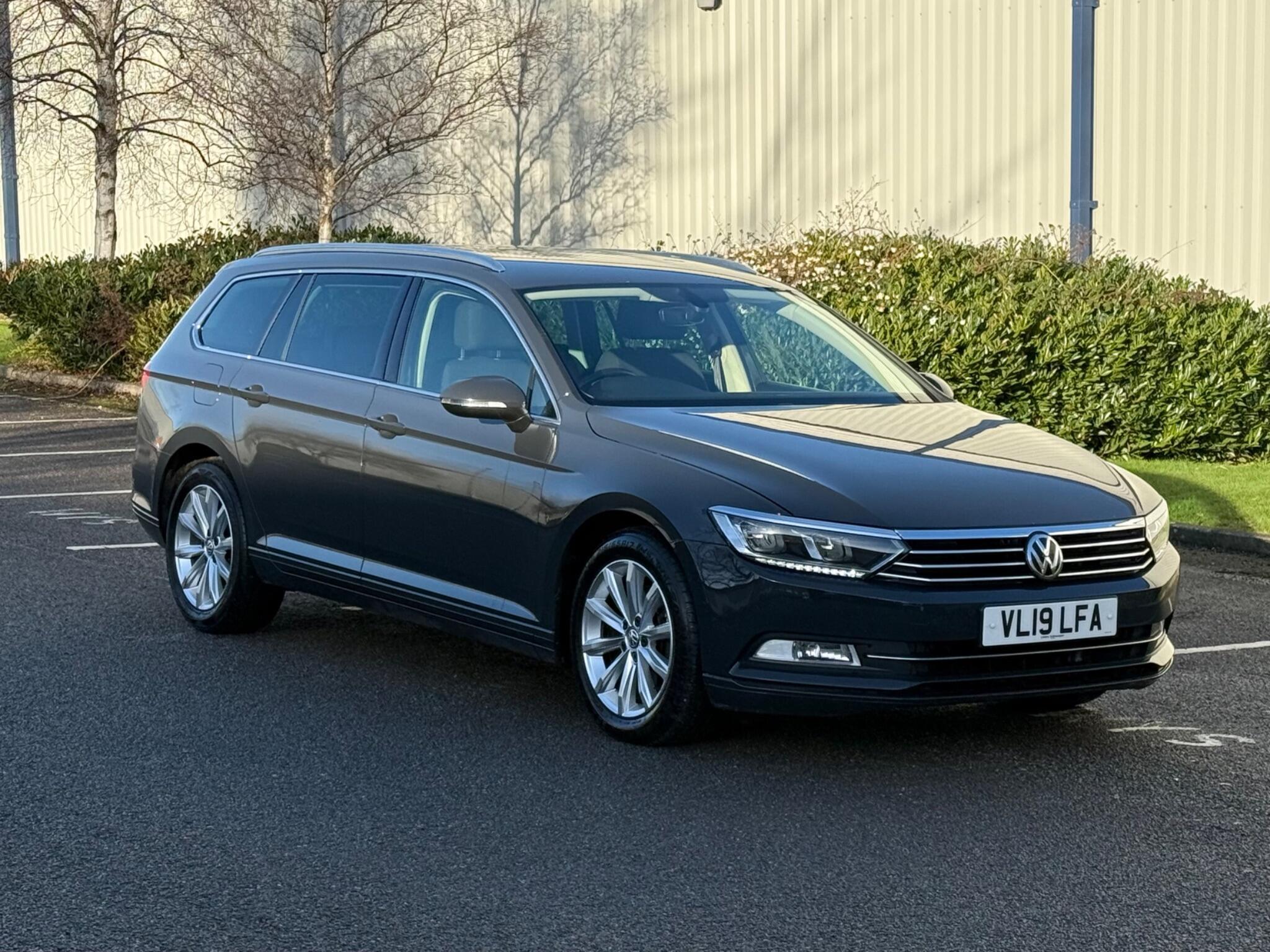 Volkswagen Passat - Image 8