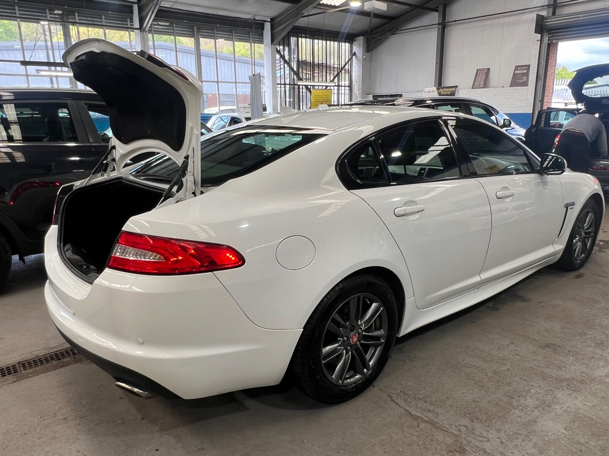 Jaguar XF - Image 10