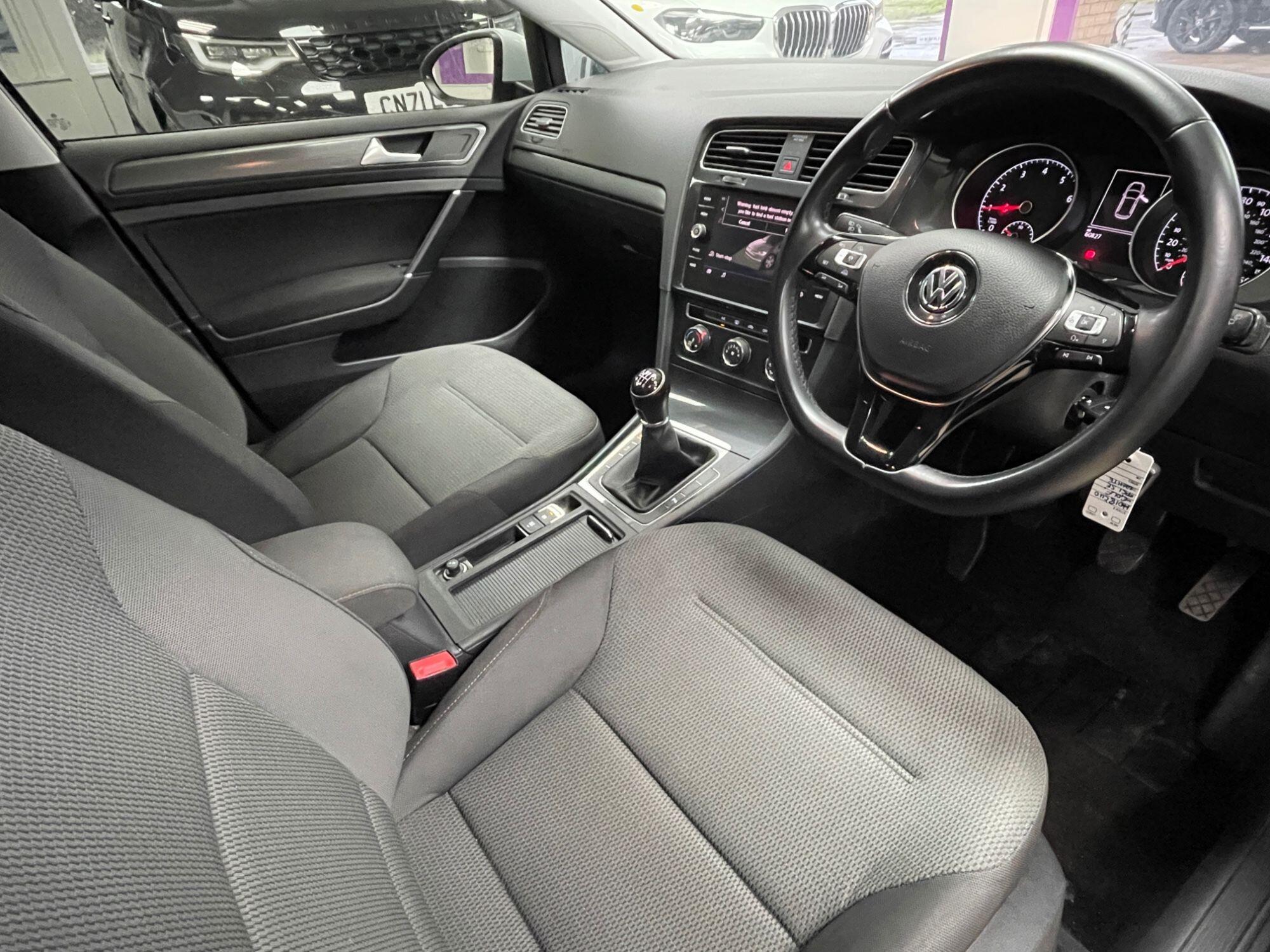 Volkswagen Golf - Image 24