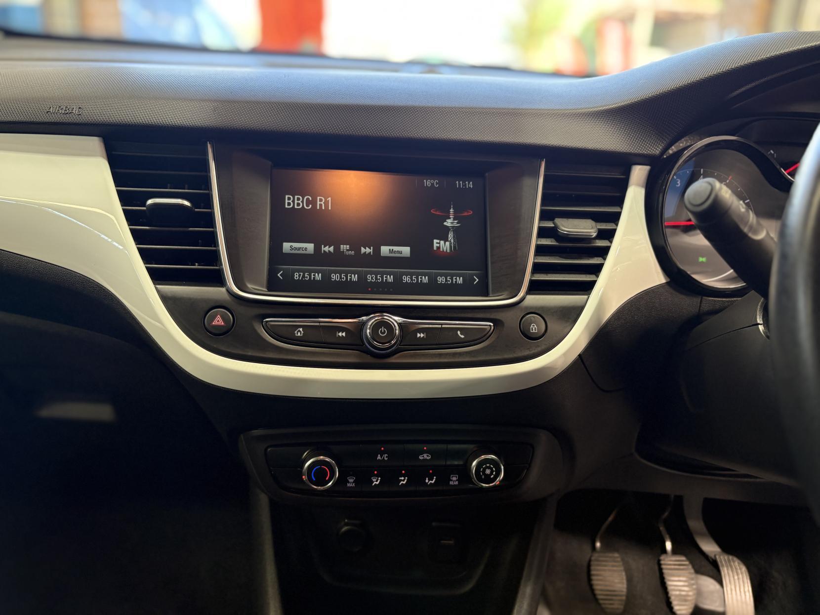 Vauxhall Crossland X - Image 15