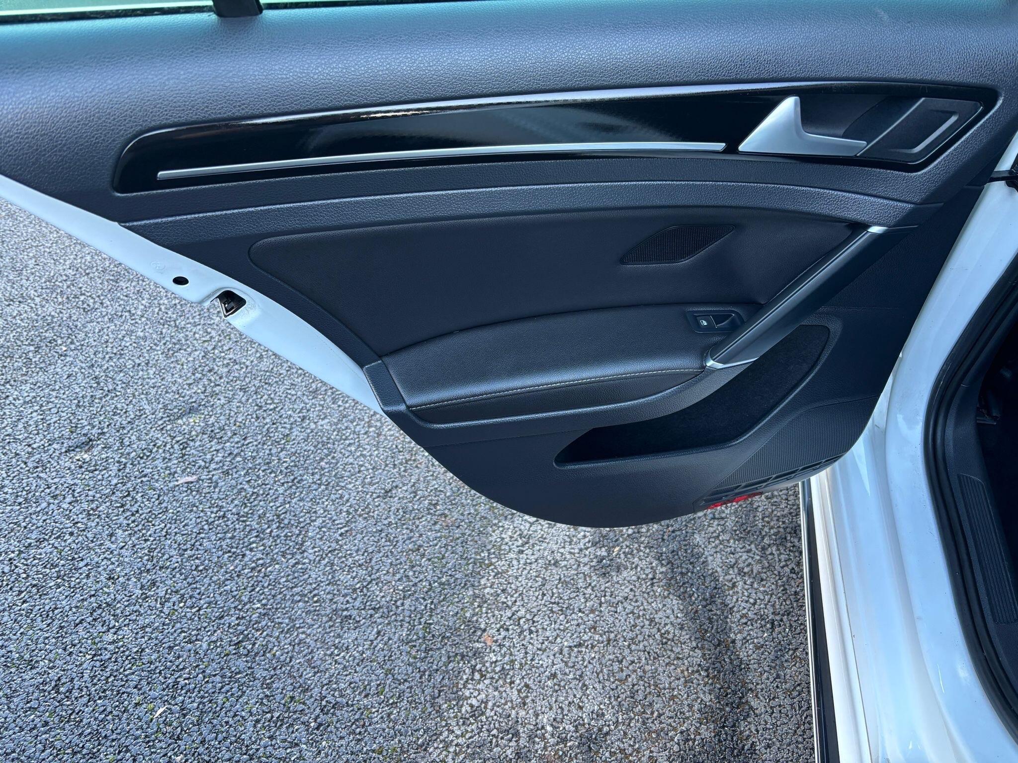 Volkswagen Golf - Image 41