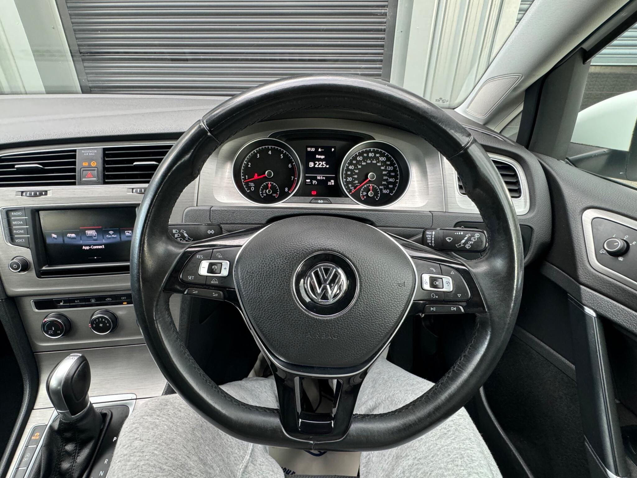 Volkswagen Golf - Image 14