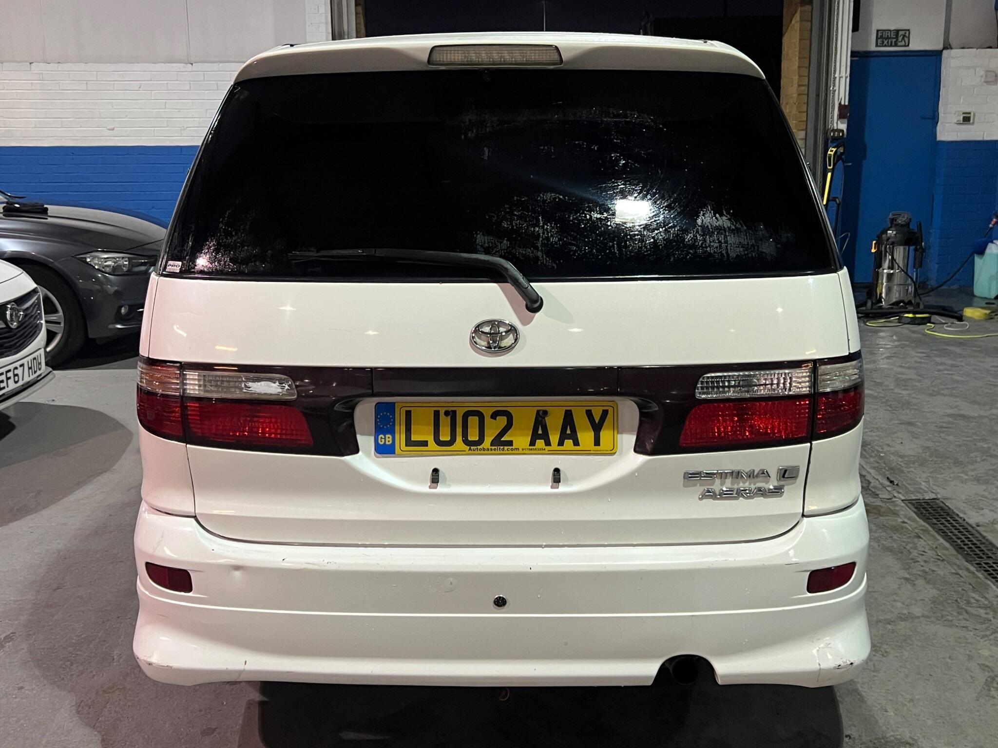 Toyota Estima - Image 10