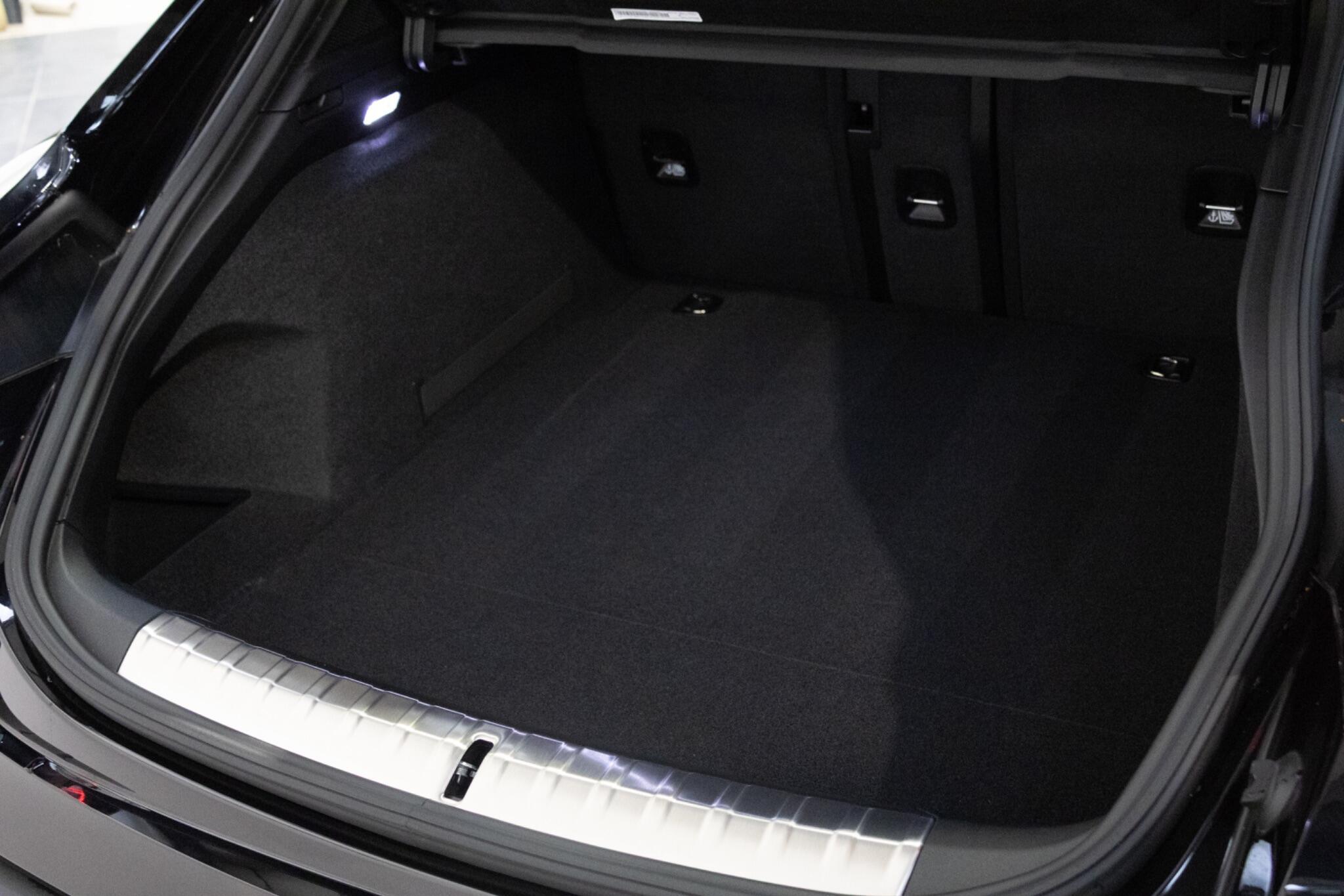 Porsche Taycan - Image 8