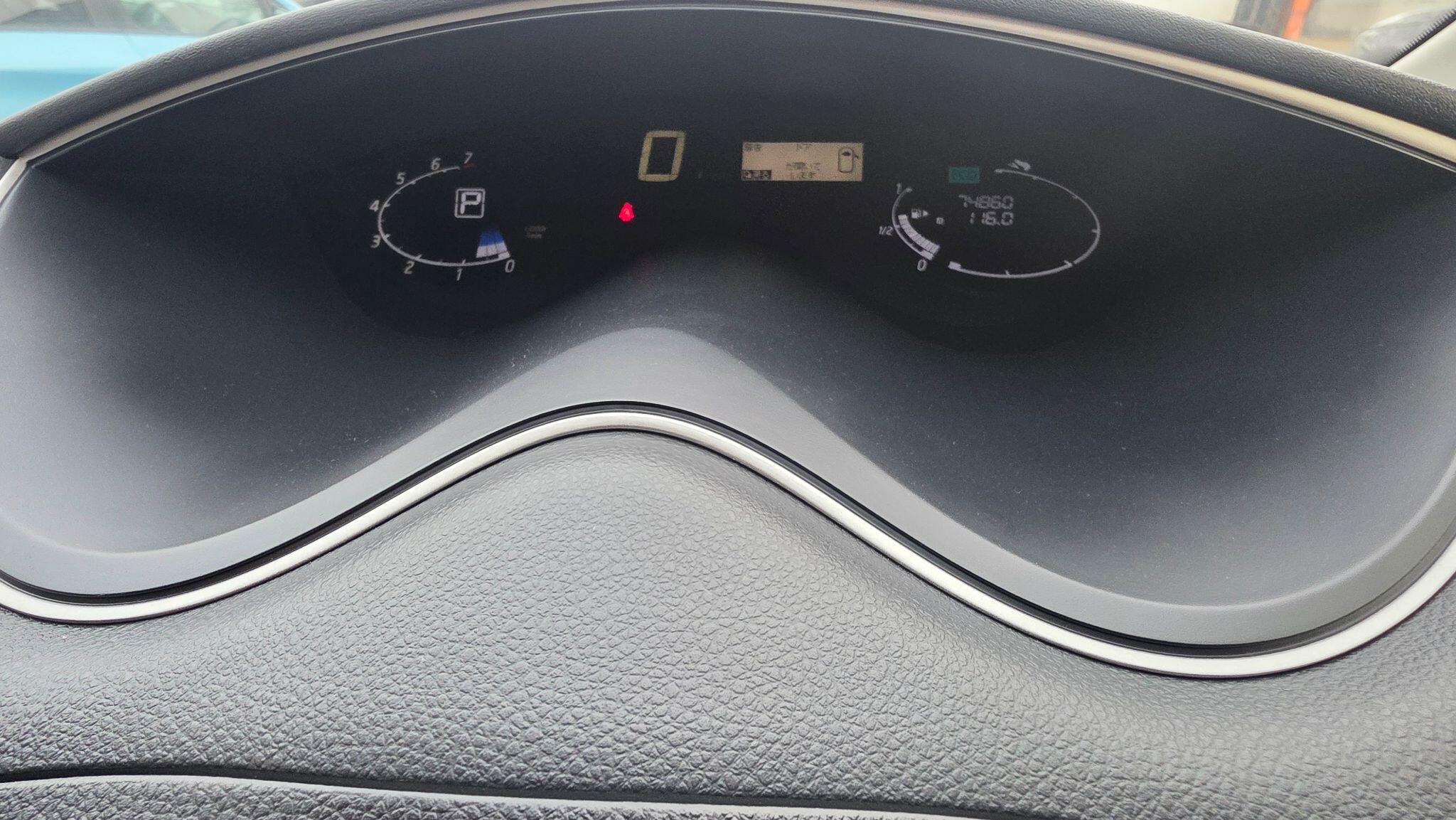 Nissan Serena - Image 25