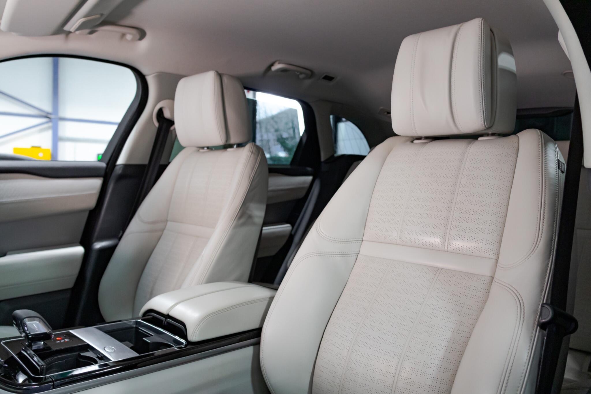 Land Rover Range Rover Velar - Image 52