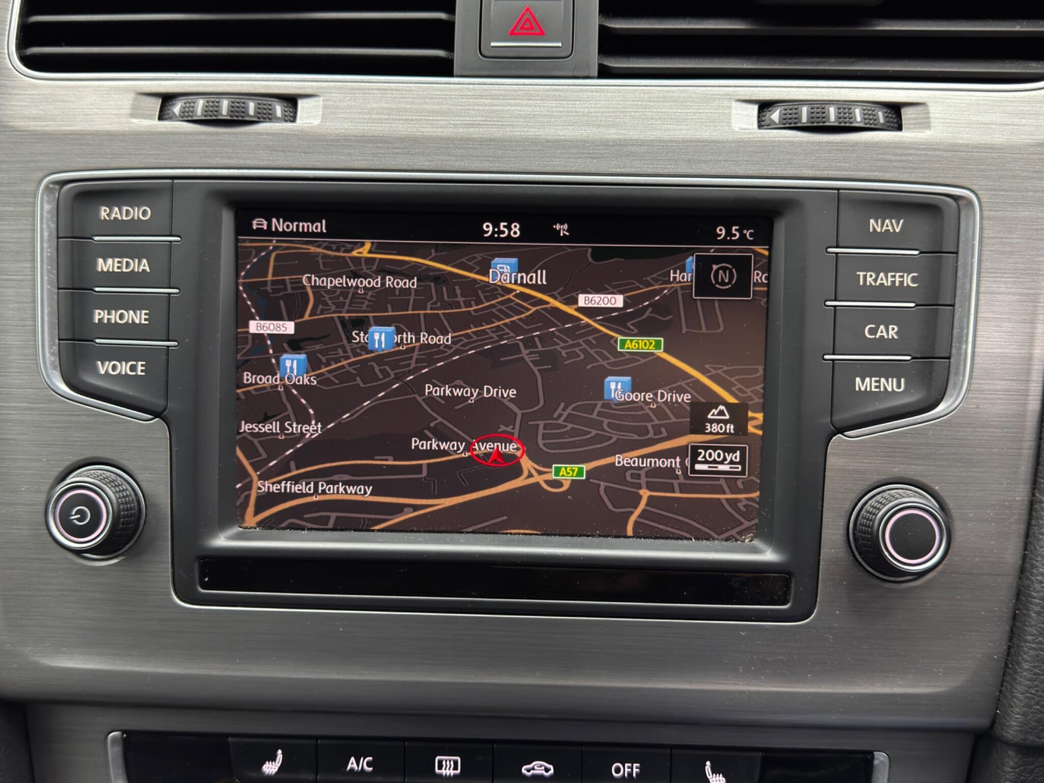 Volkswagen Golf - Image 29