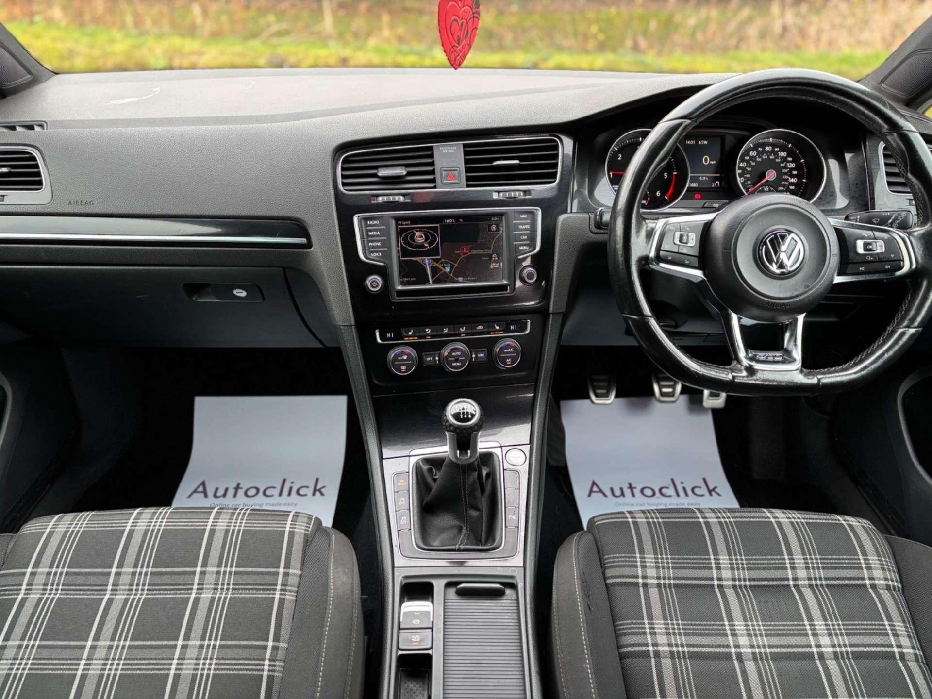 Volkswagen Golf - Image 36