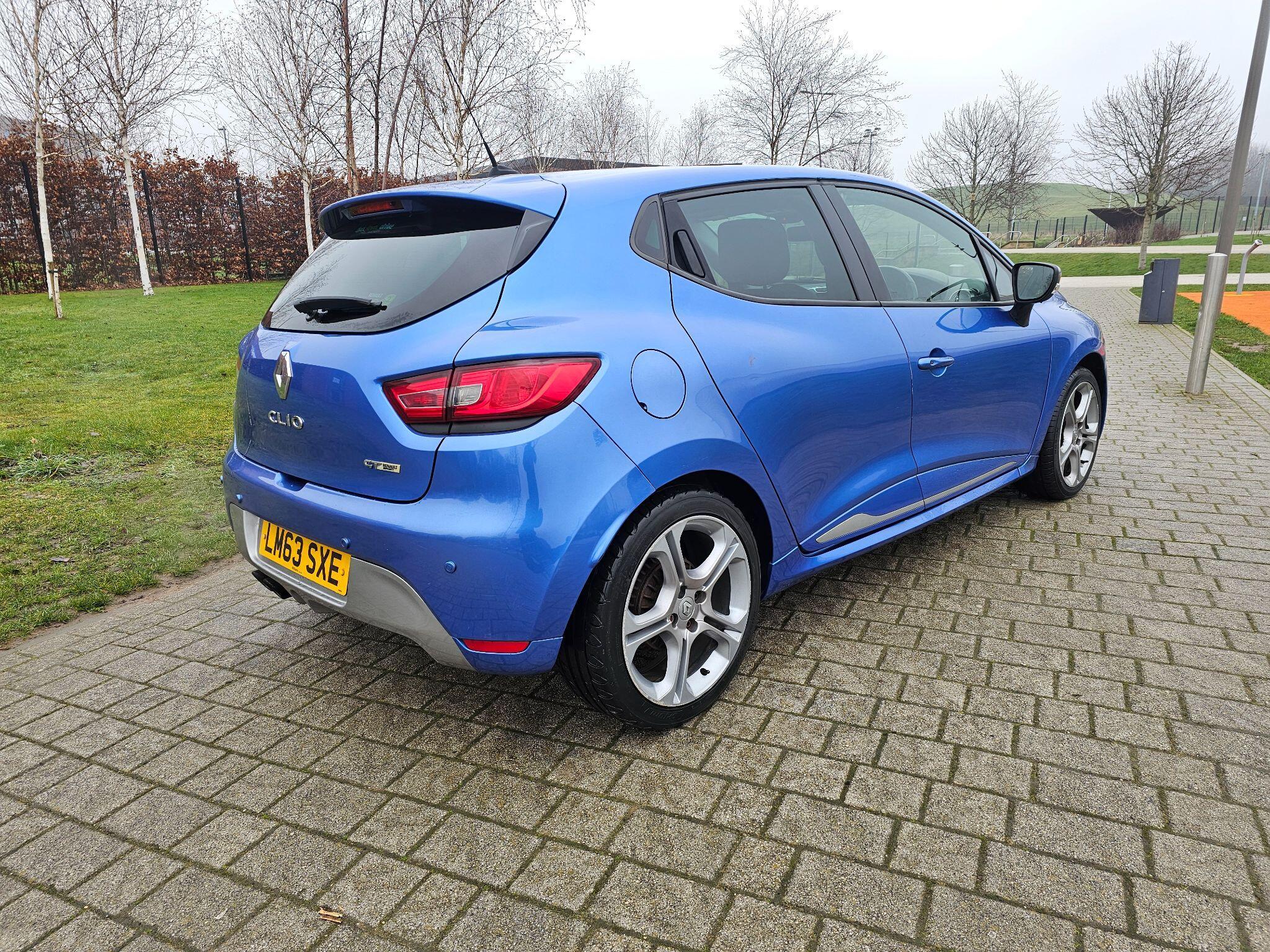 Renault Clio - Image 17
