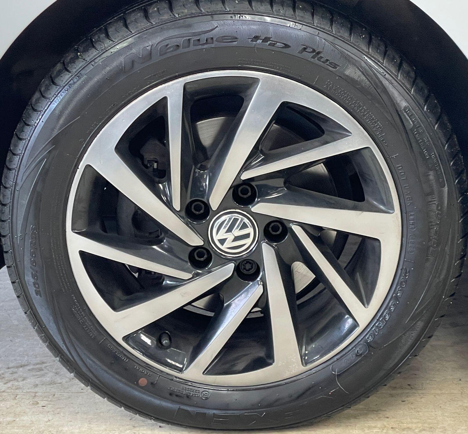 Volkswagen Golf - Image 15