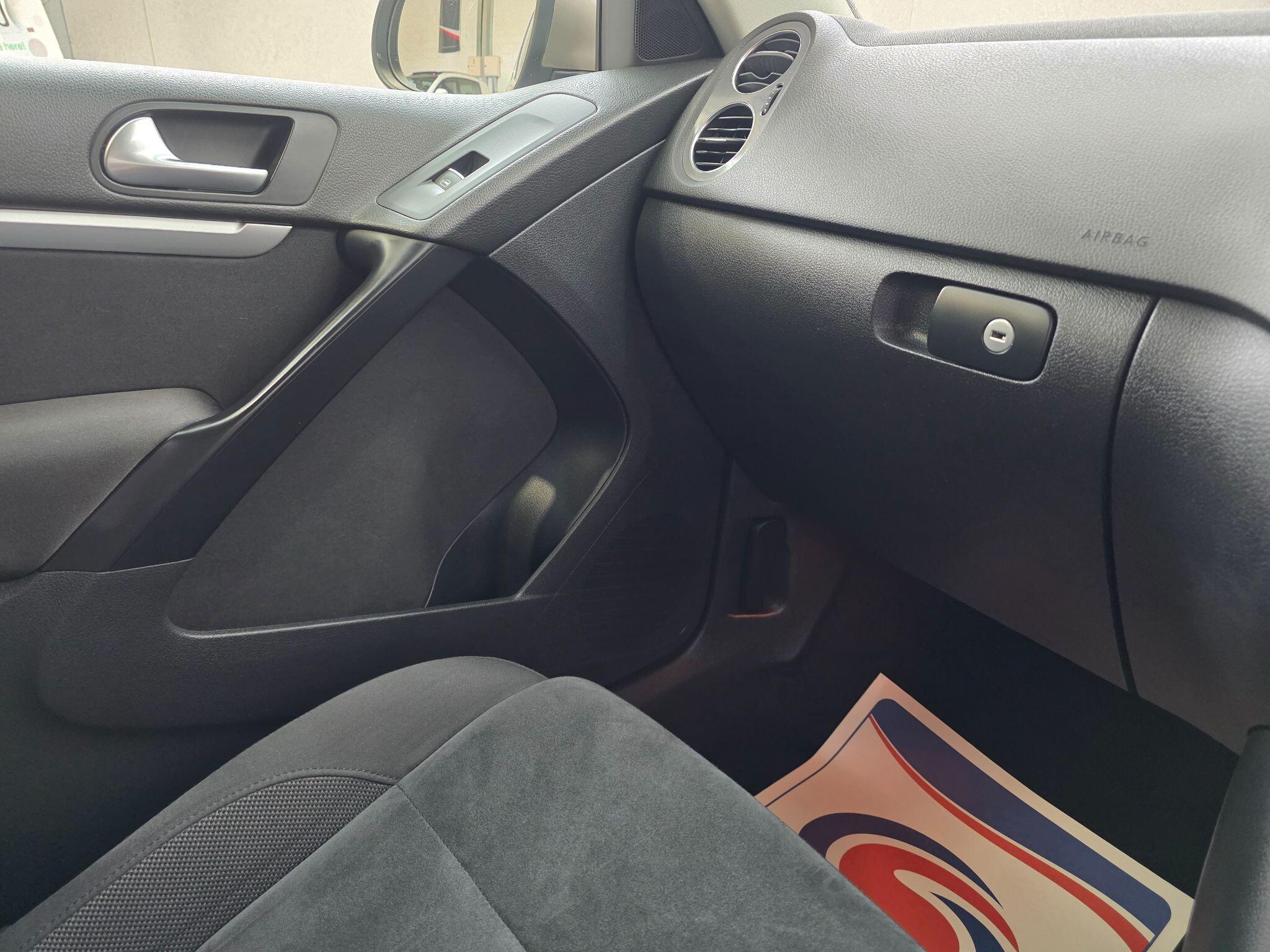 Volkswagen Tiguan - Image 15