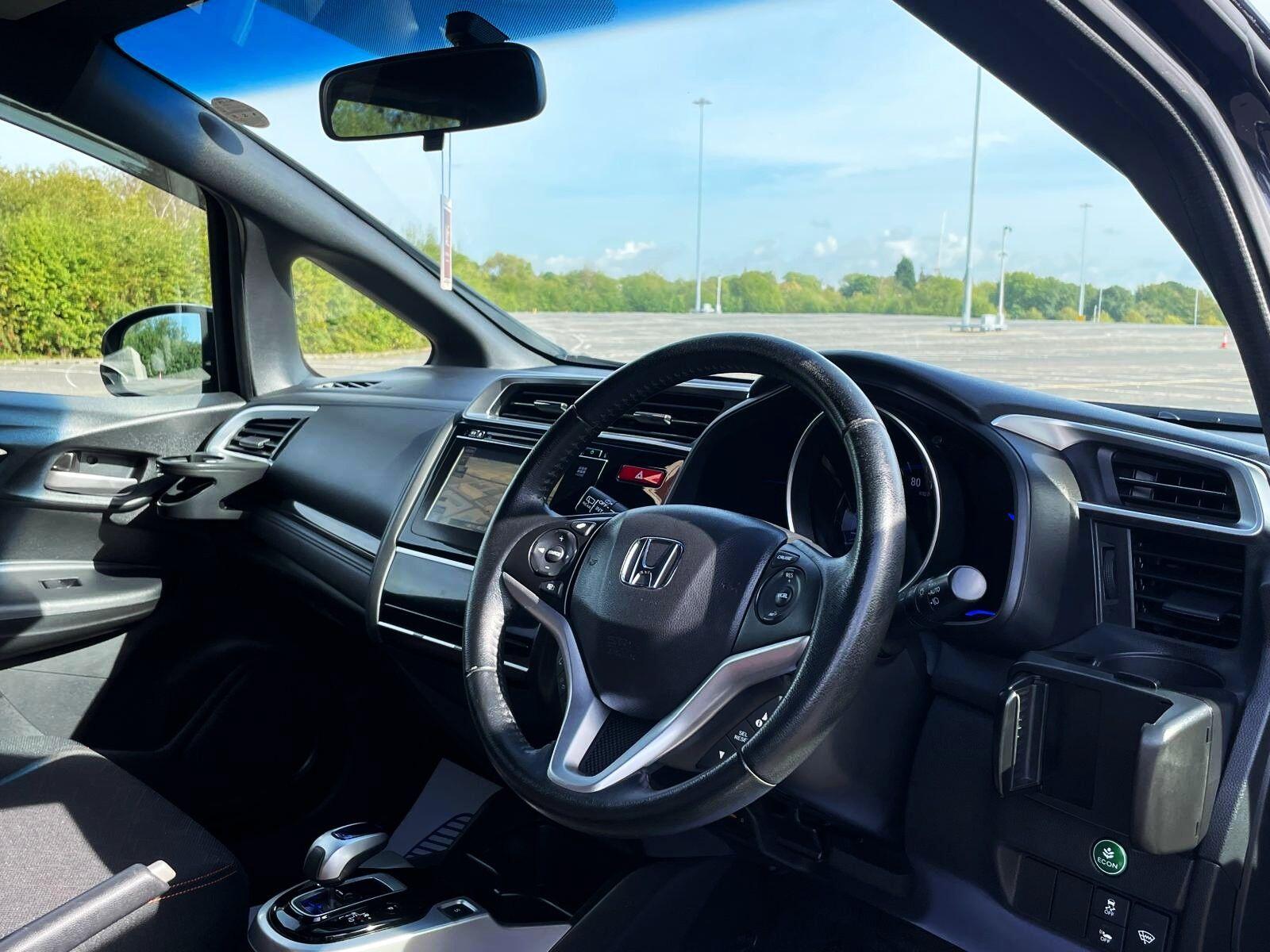 Honda FIT - Image 17