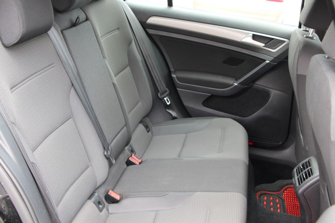 Volkswagen Golf - Image 12