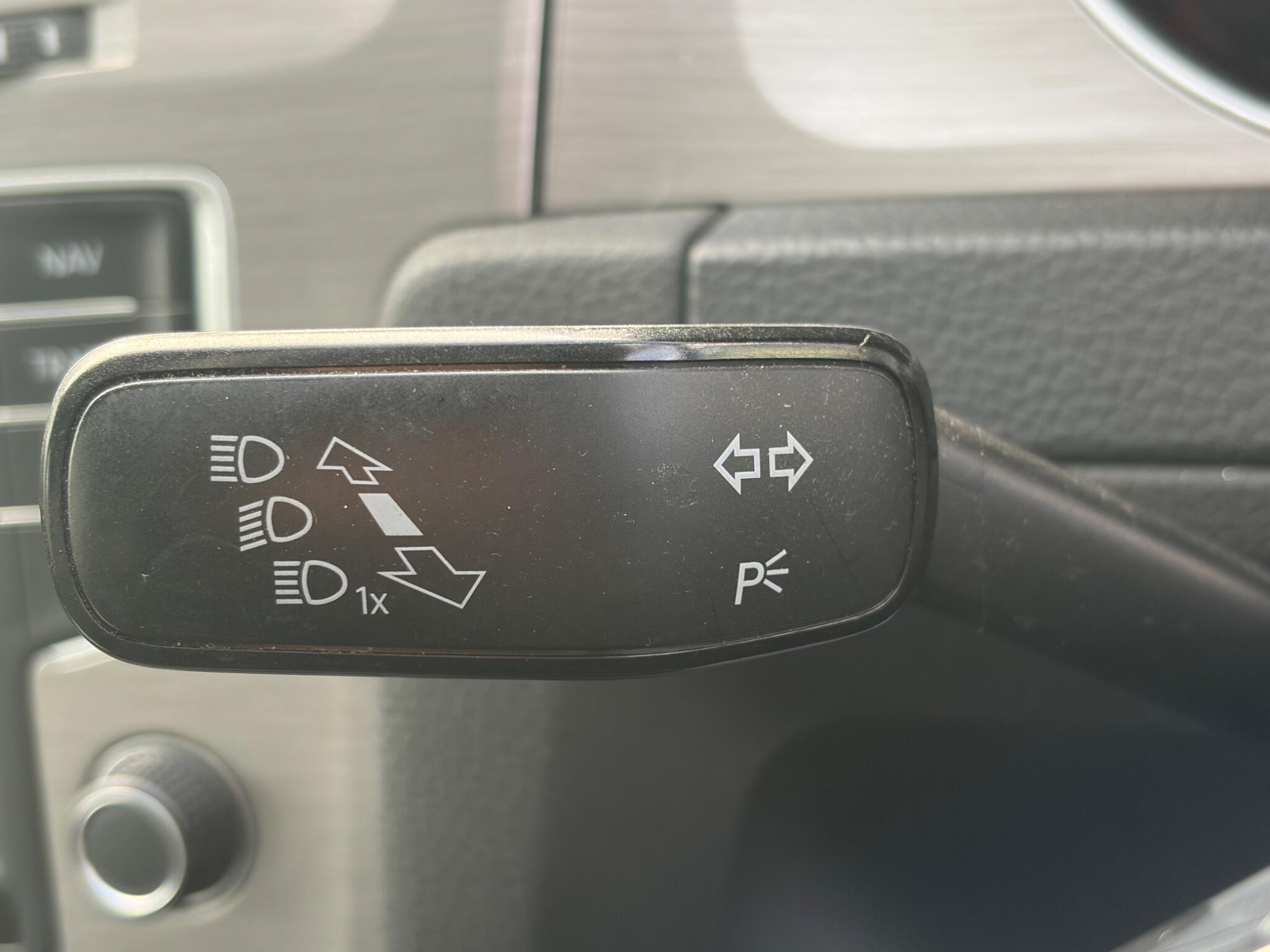 Volkswagen Golf - Image 21