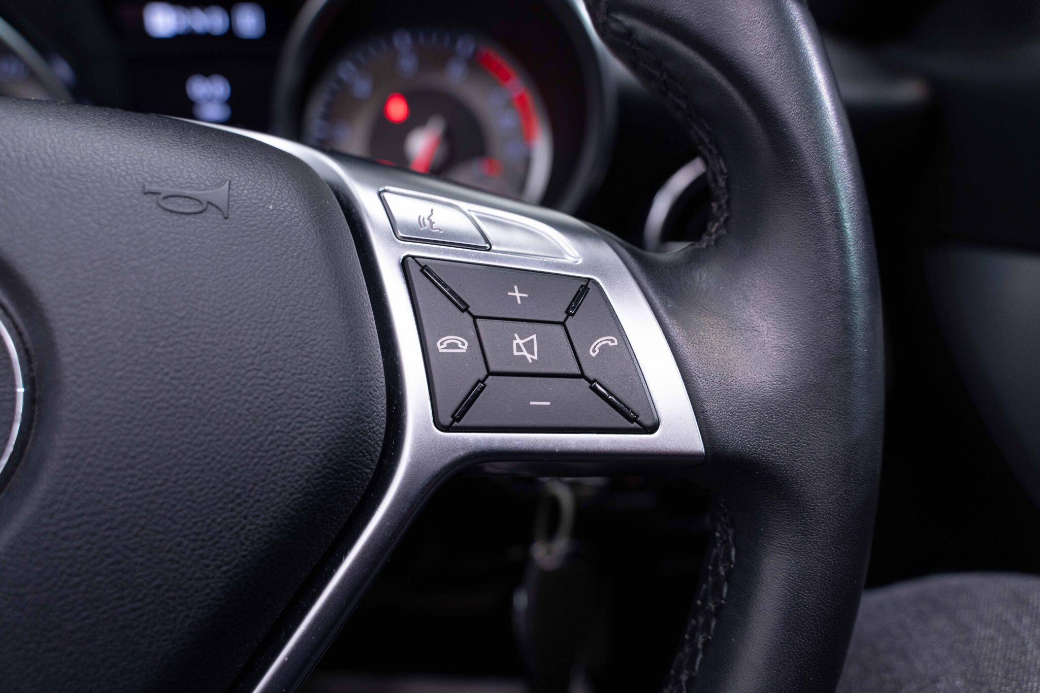 Mercedes SLK - Image 19
