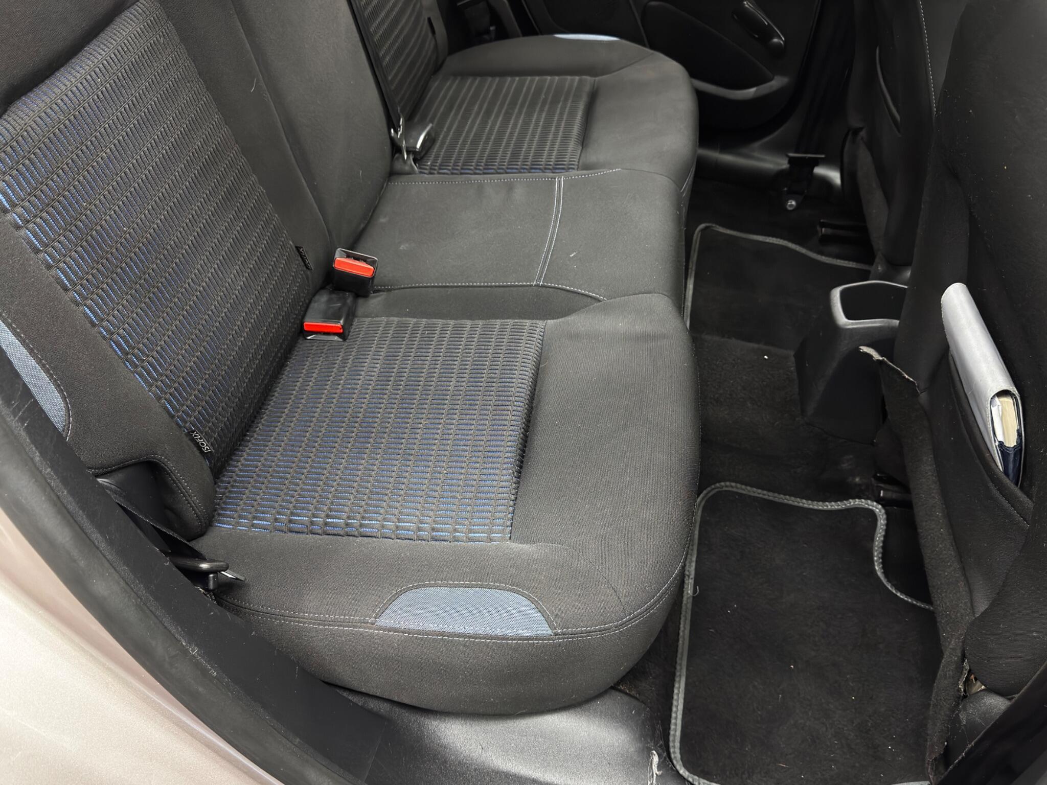 Peugeot 208 - Image 16