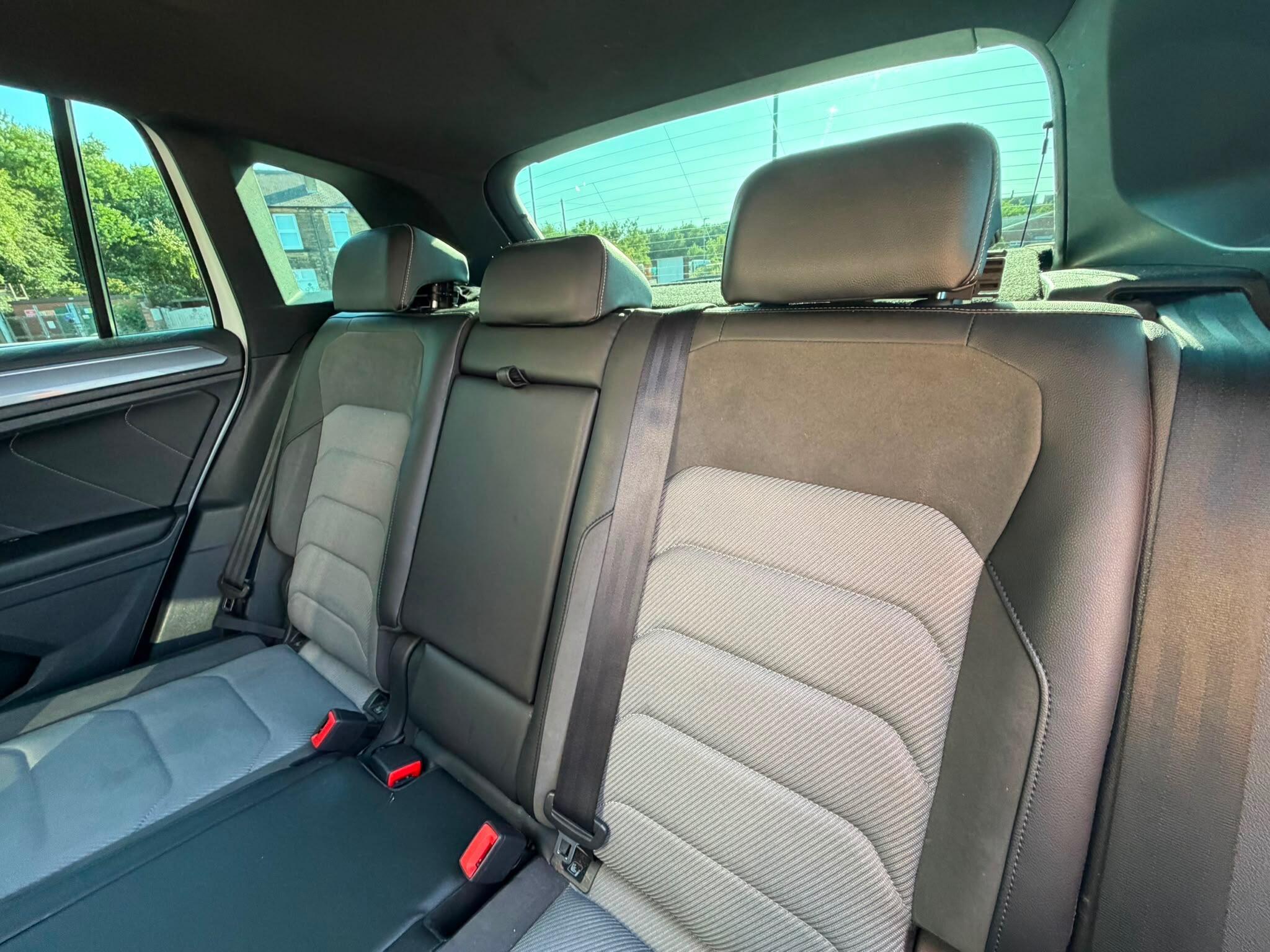 Volkswagen Tiguan - Image 15