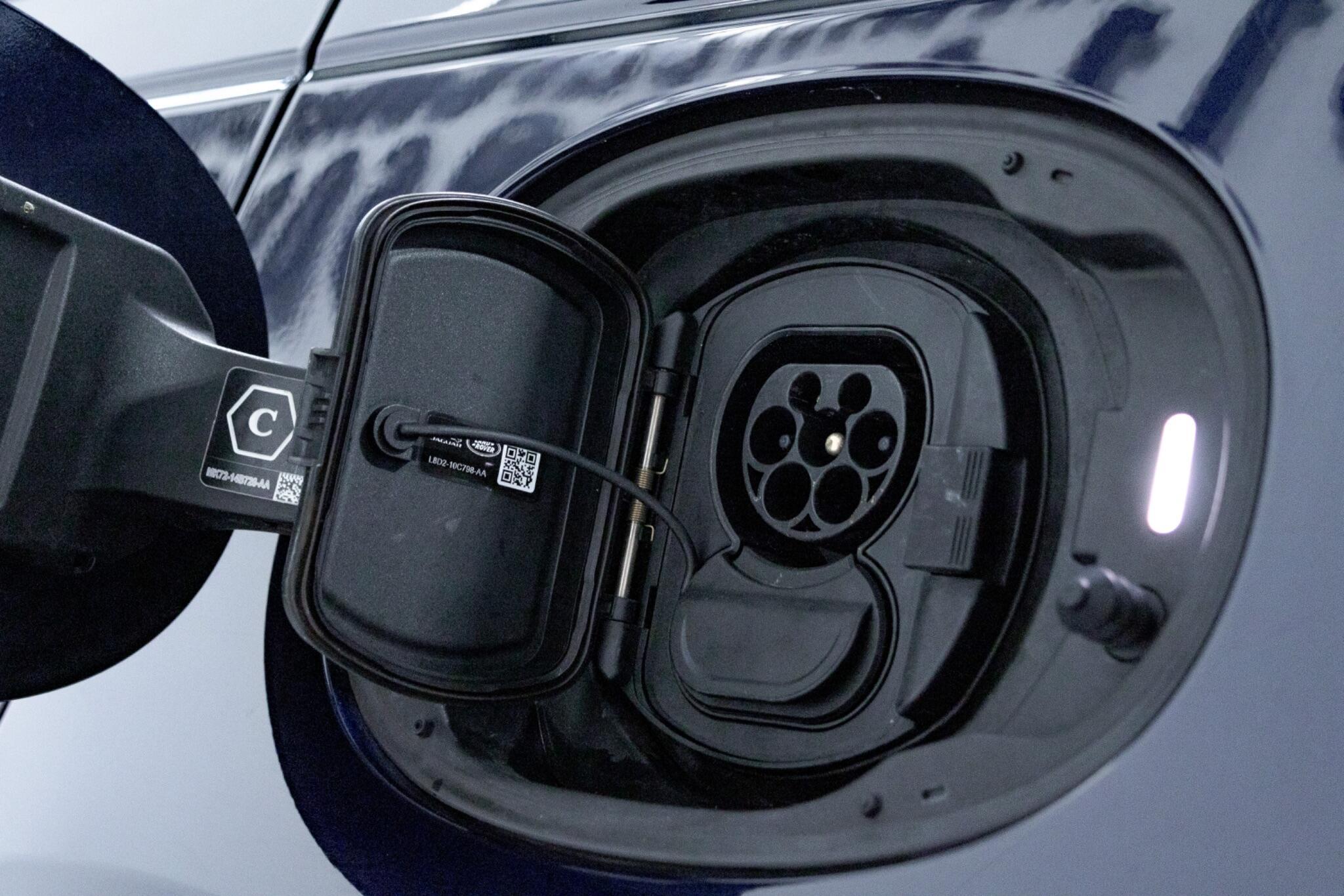 Land Rover Range Rover Velar - Image 11