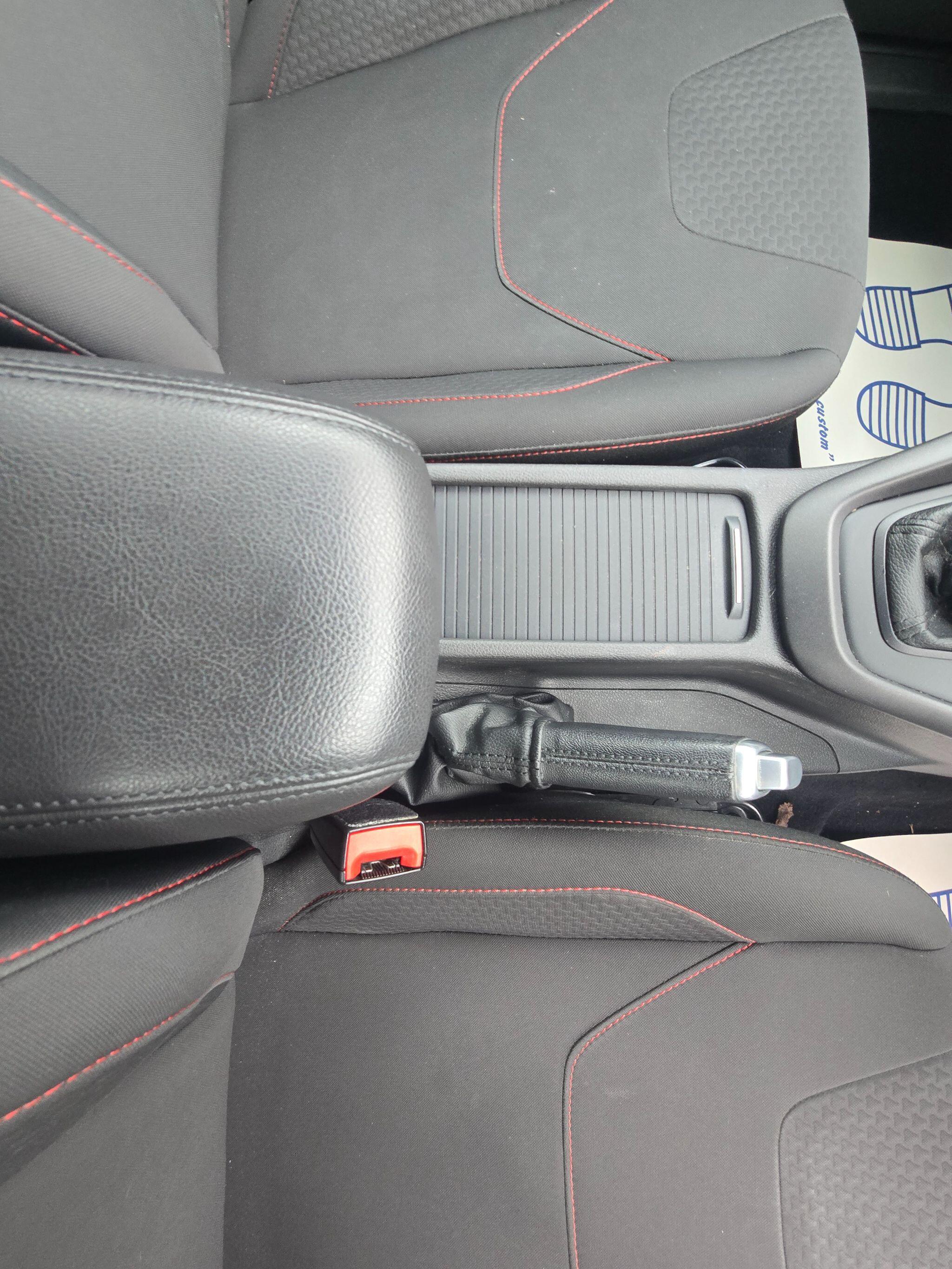 Ford Focus - Image 31