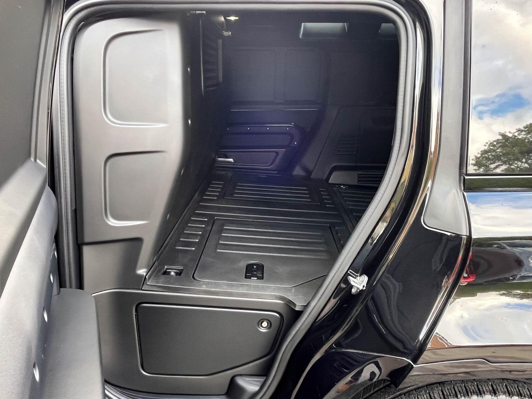 Land Rover Defender 110 - Image 14