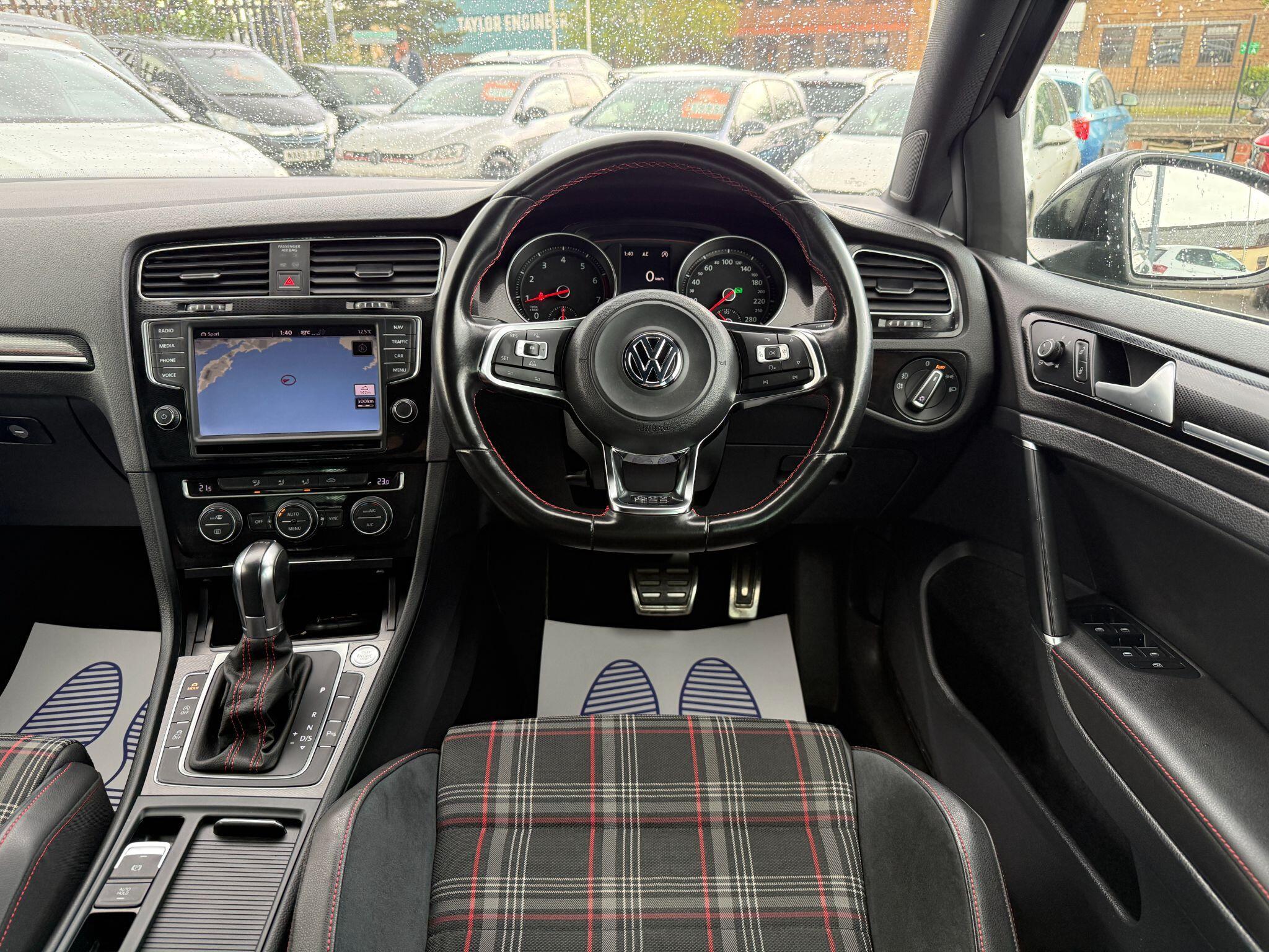 Volkswagen Golf - Image 35