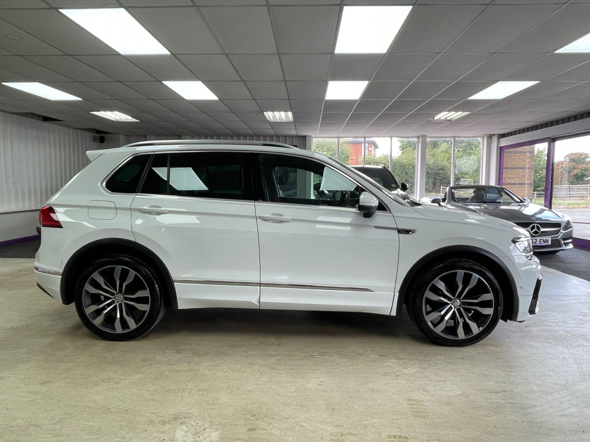 Volkswagen Tiguan - Image 11
