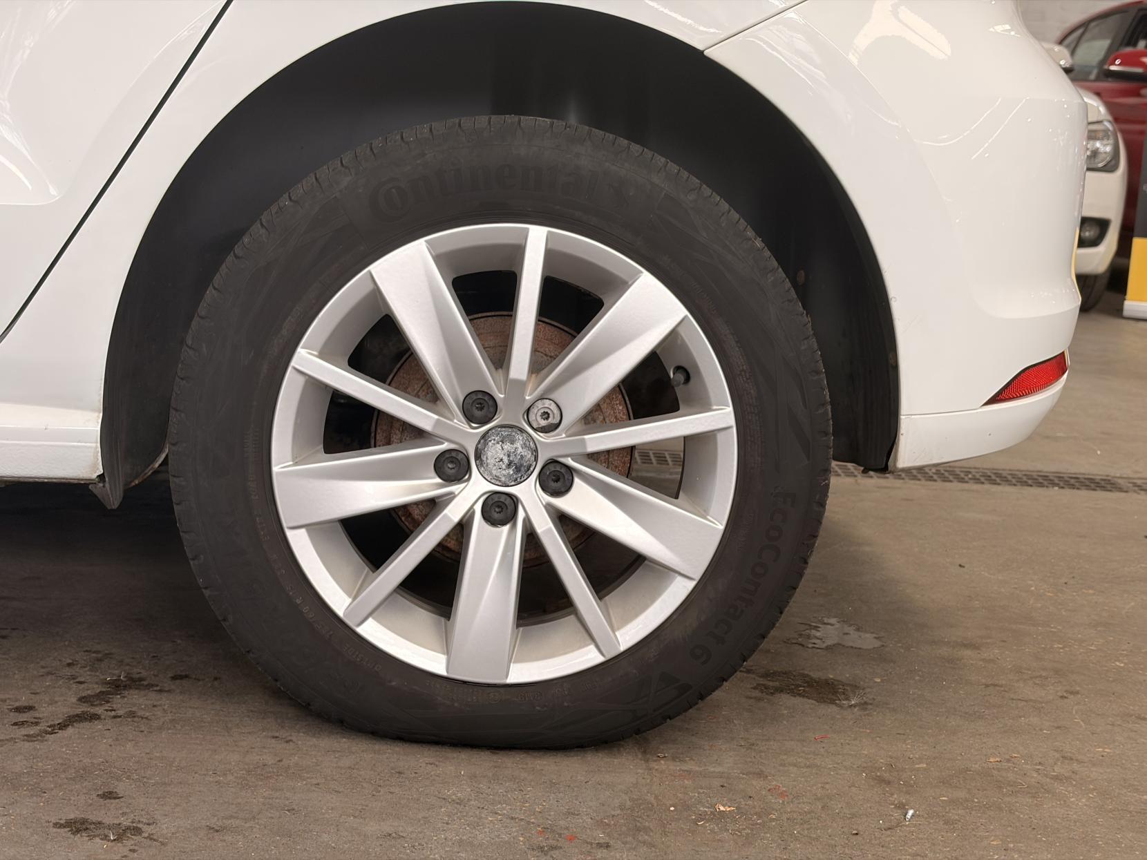 Volkswagen Polo - Image 12