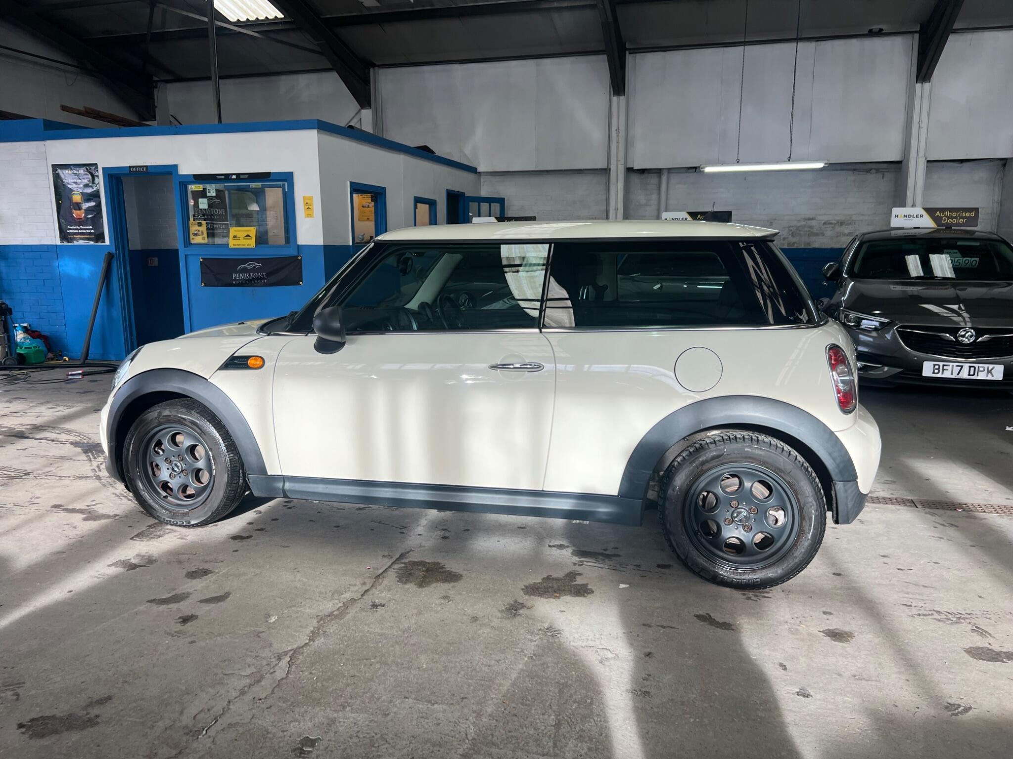 MINI Hatch - Image 16