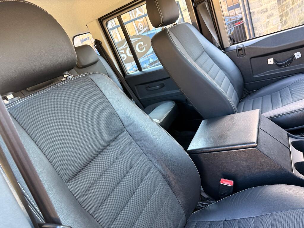 Land Rover Defender 110 - Image 43