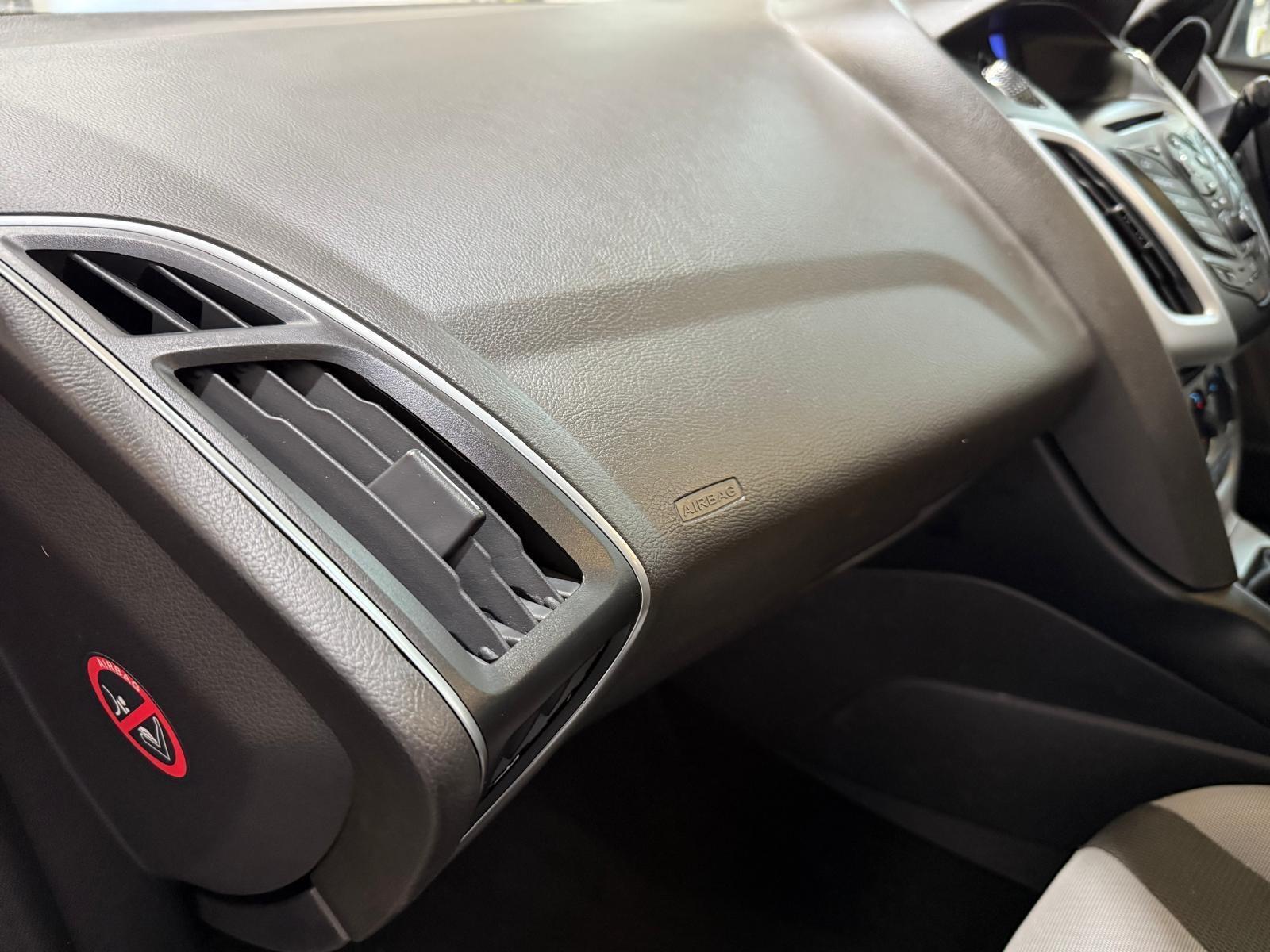 Ford Focus - Image 30