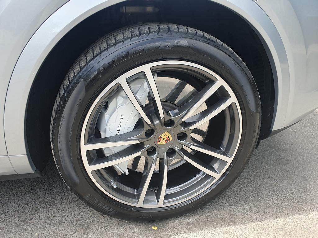 Porsche Cayenne - Image 26