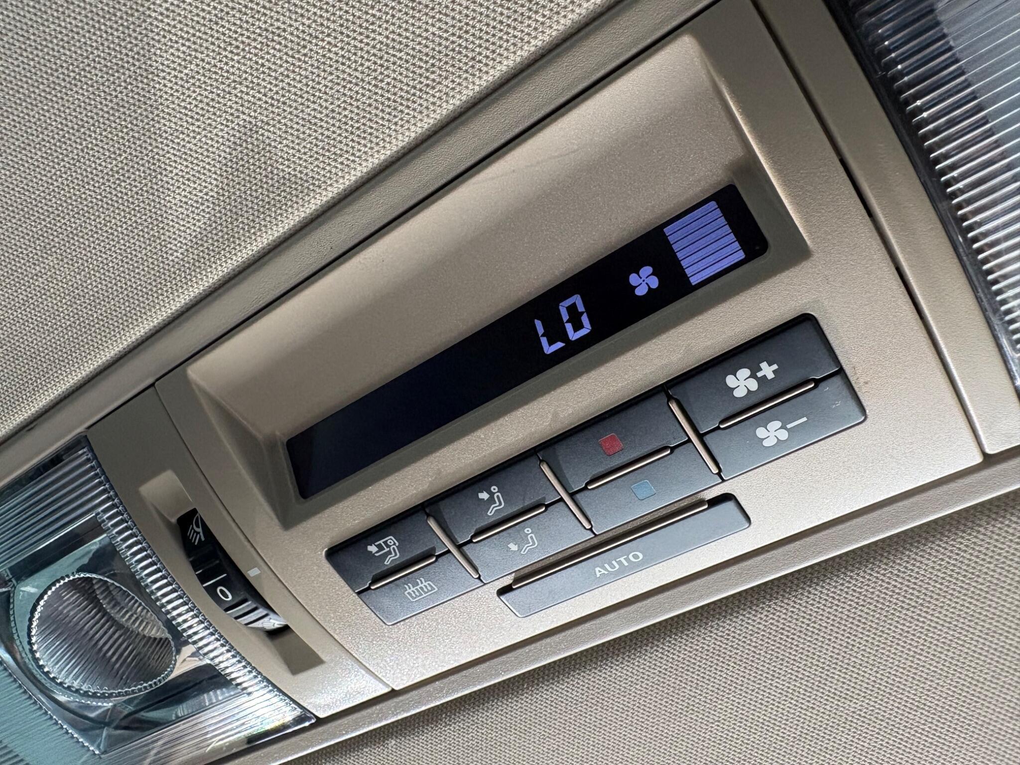 Volkswagen CARAVELLE - Image 36