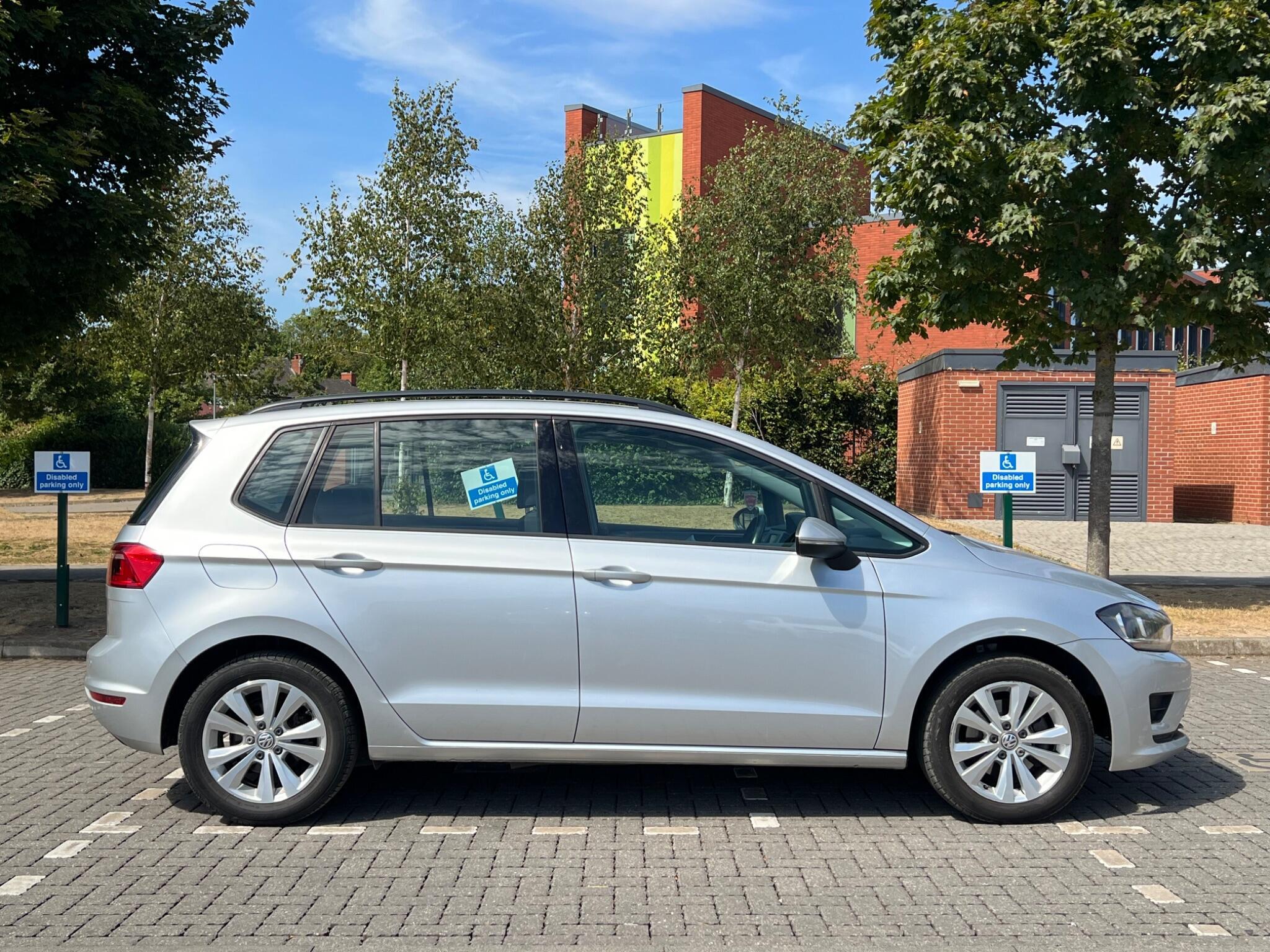 Volkswagen GOLF SV - Image 7