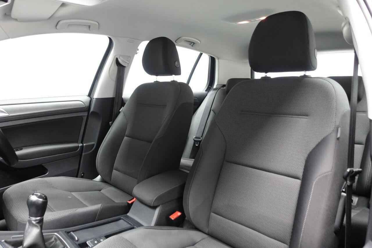 Volkswagen Golf - Image 17