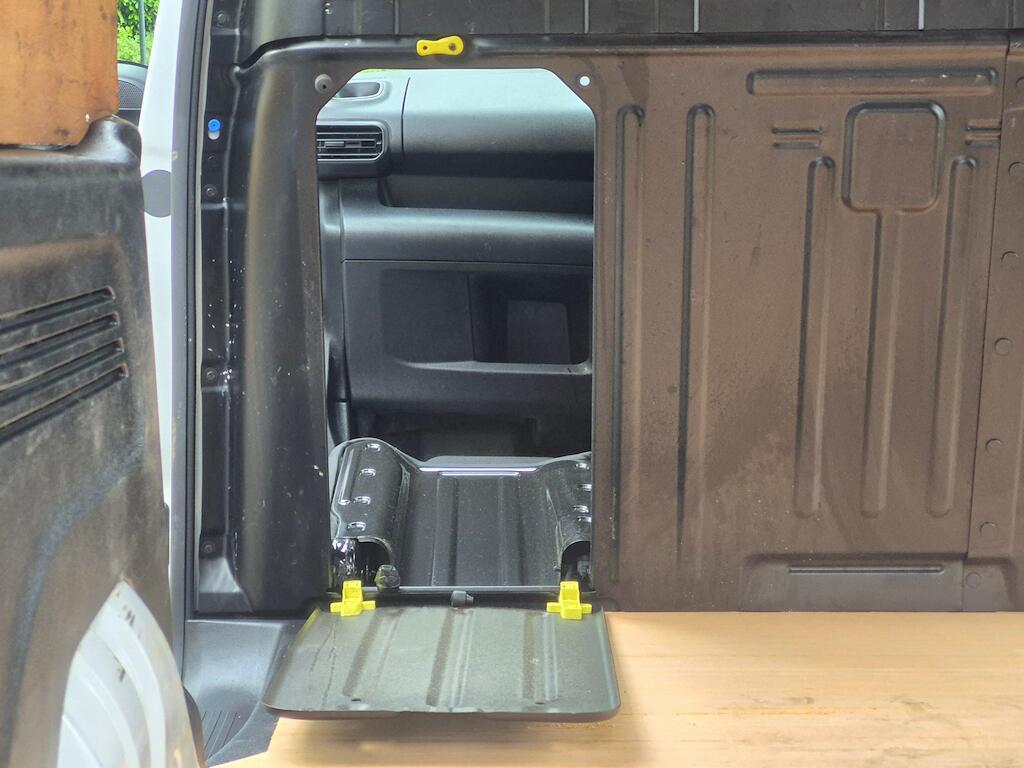 Vauxhall Combo - Image 18